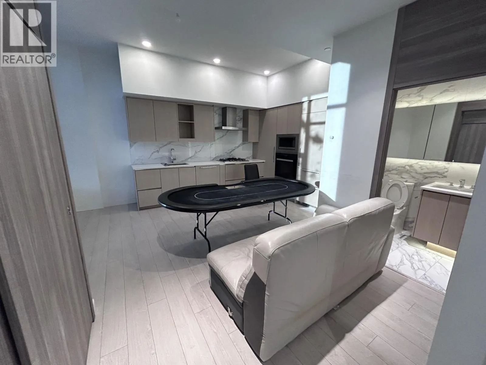 TH-03 8555 CAPSTAN WAY