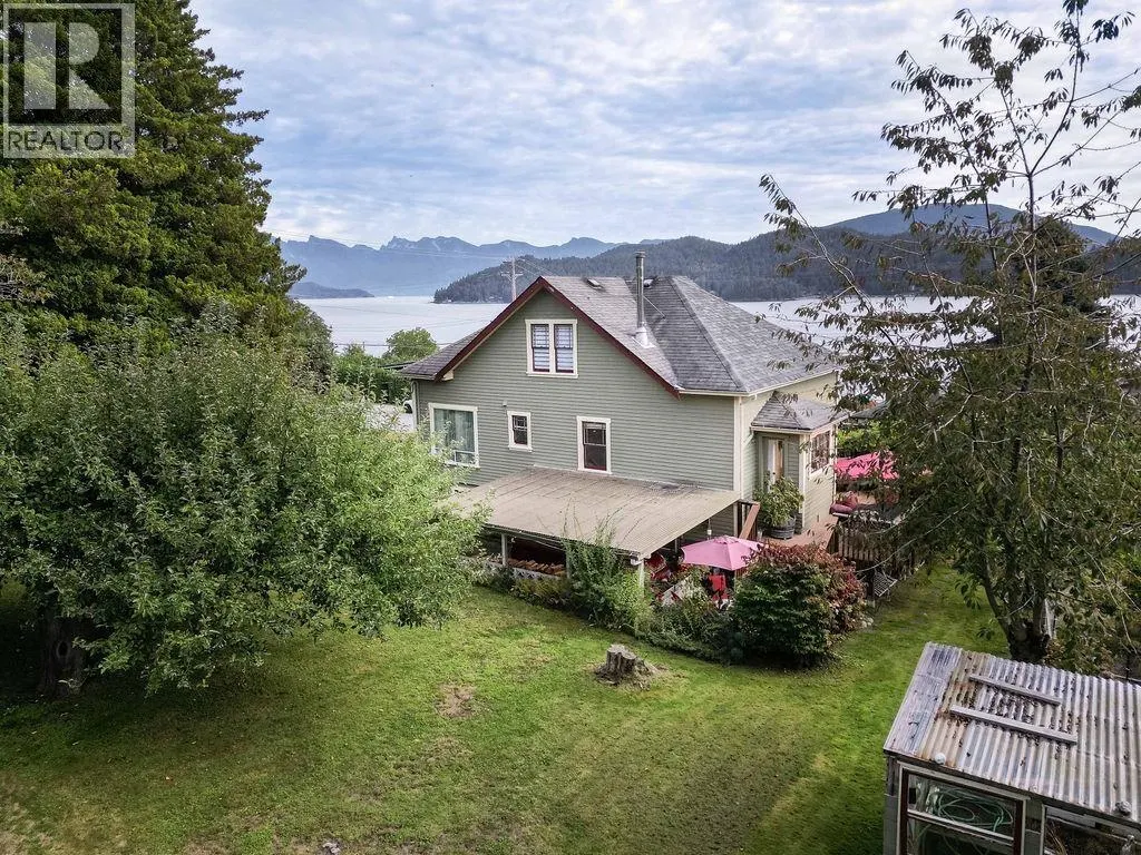 589 SEAVIEW ROAD