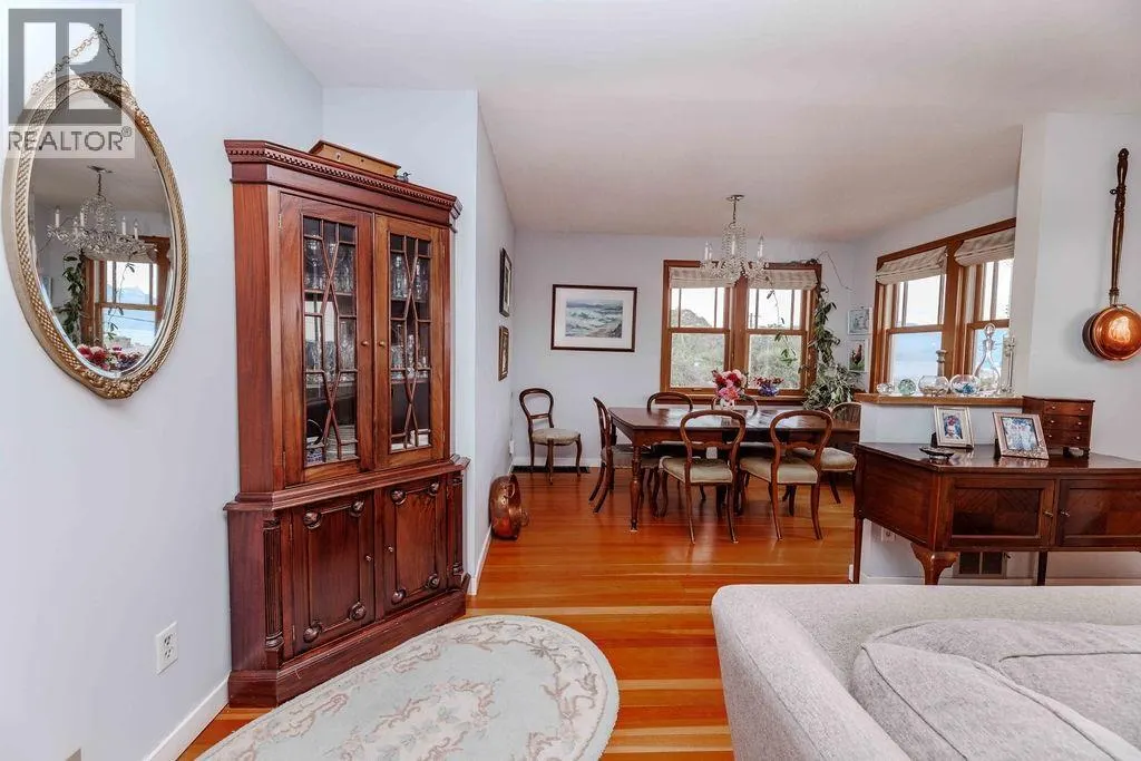 589 SEAVIEW ROAD