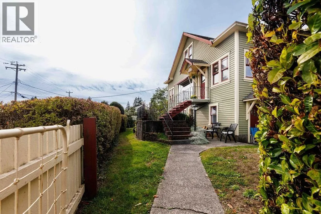 589 SEAVIEW ROAD