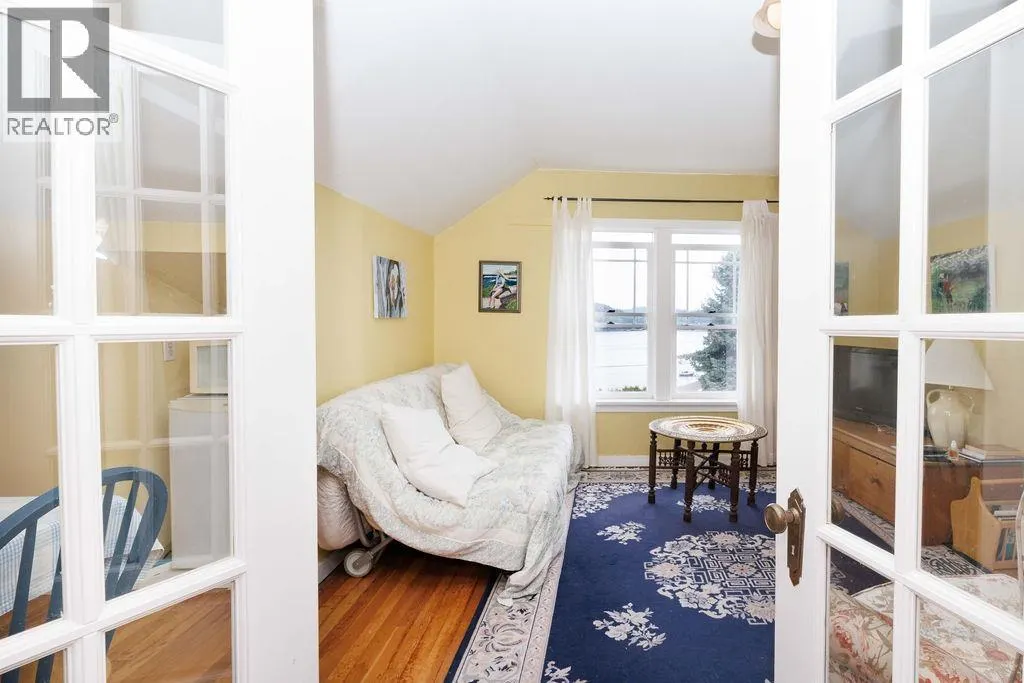 589 SEAVIEW ROAD