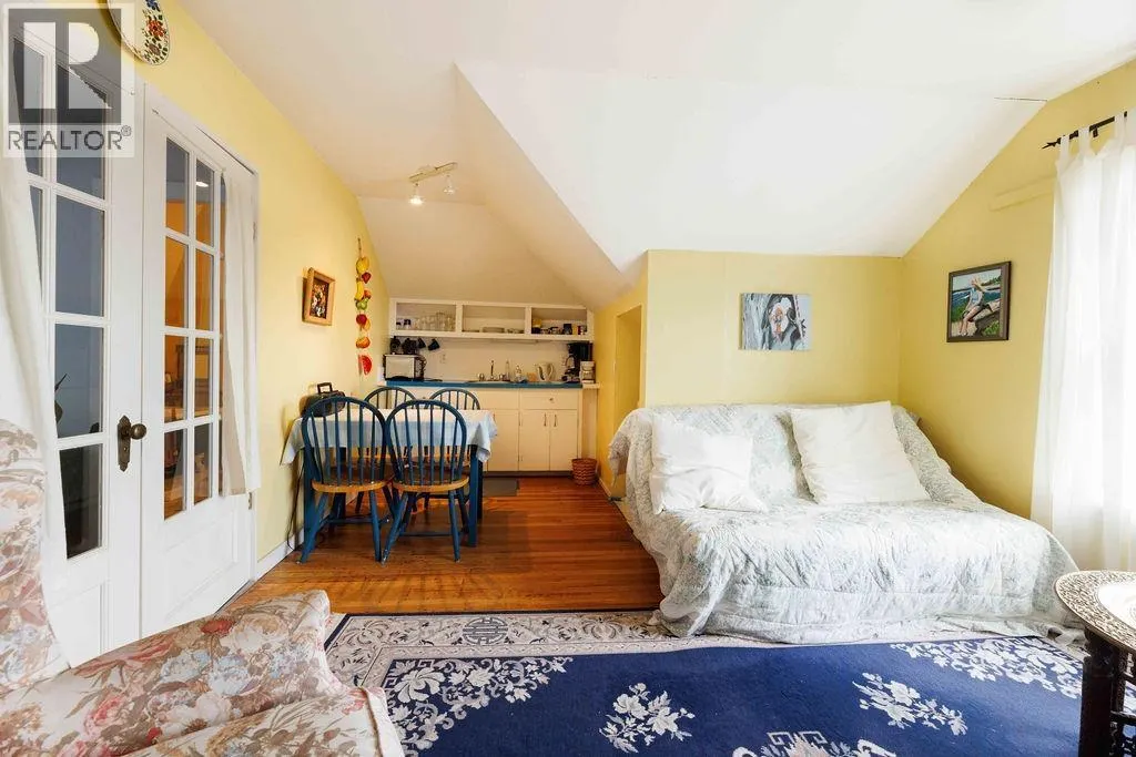 589 SEAVIEW ROAD