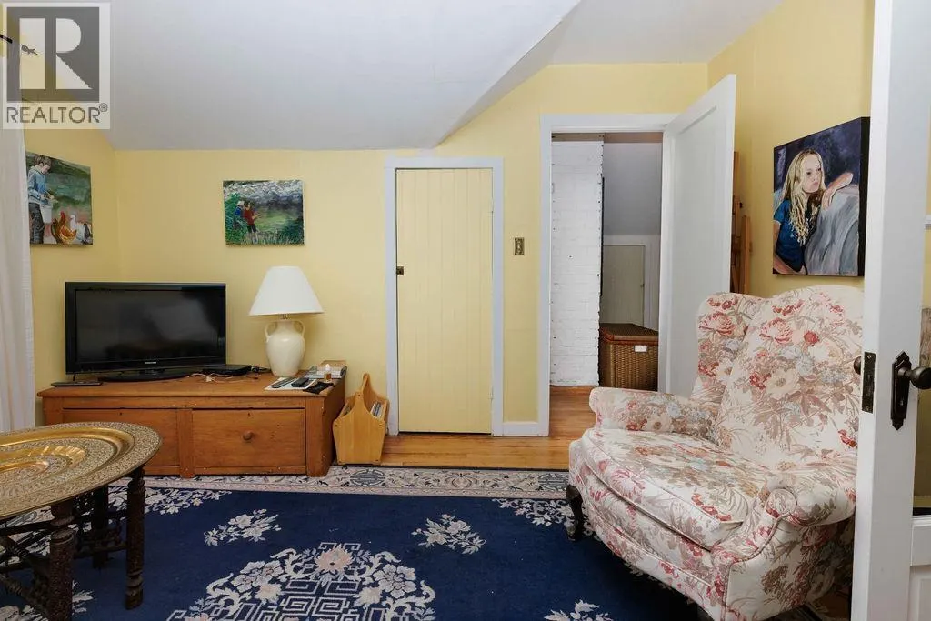 589 SEAVIEW ROAD