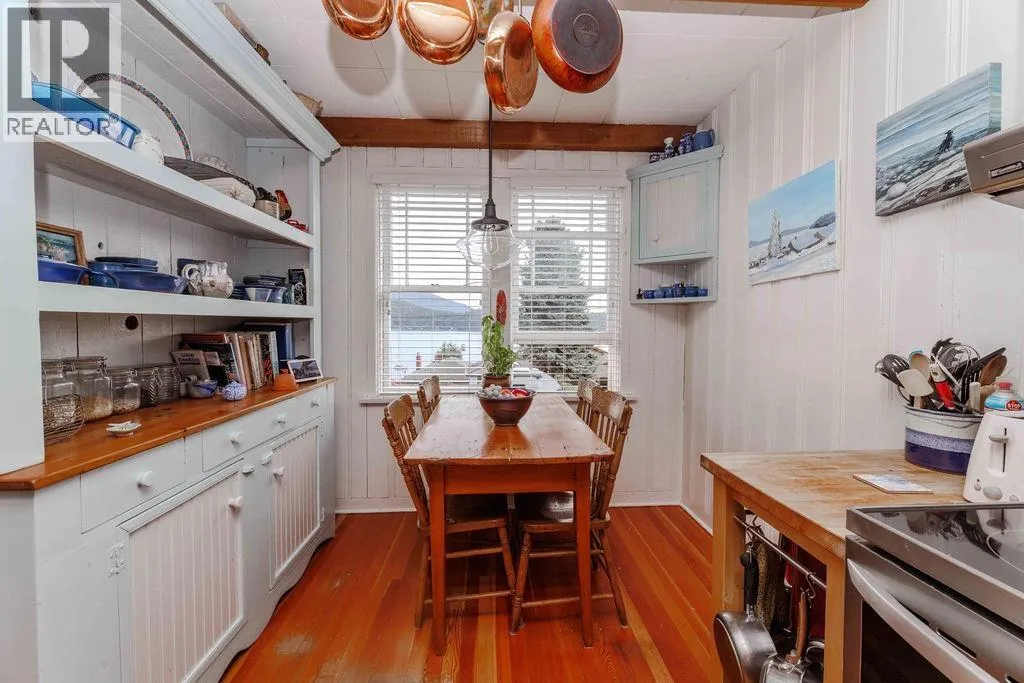 589 SEAVIEW ROAD