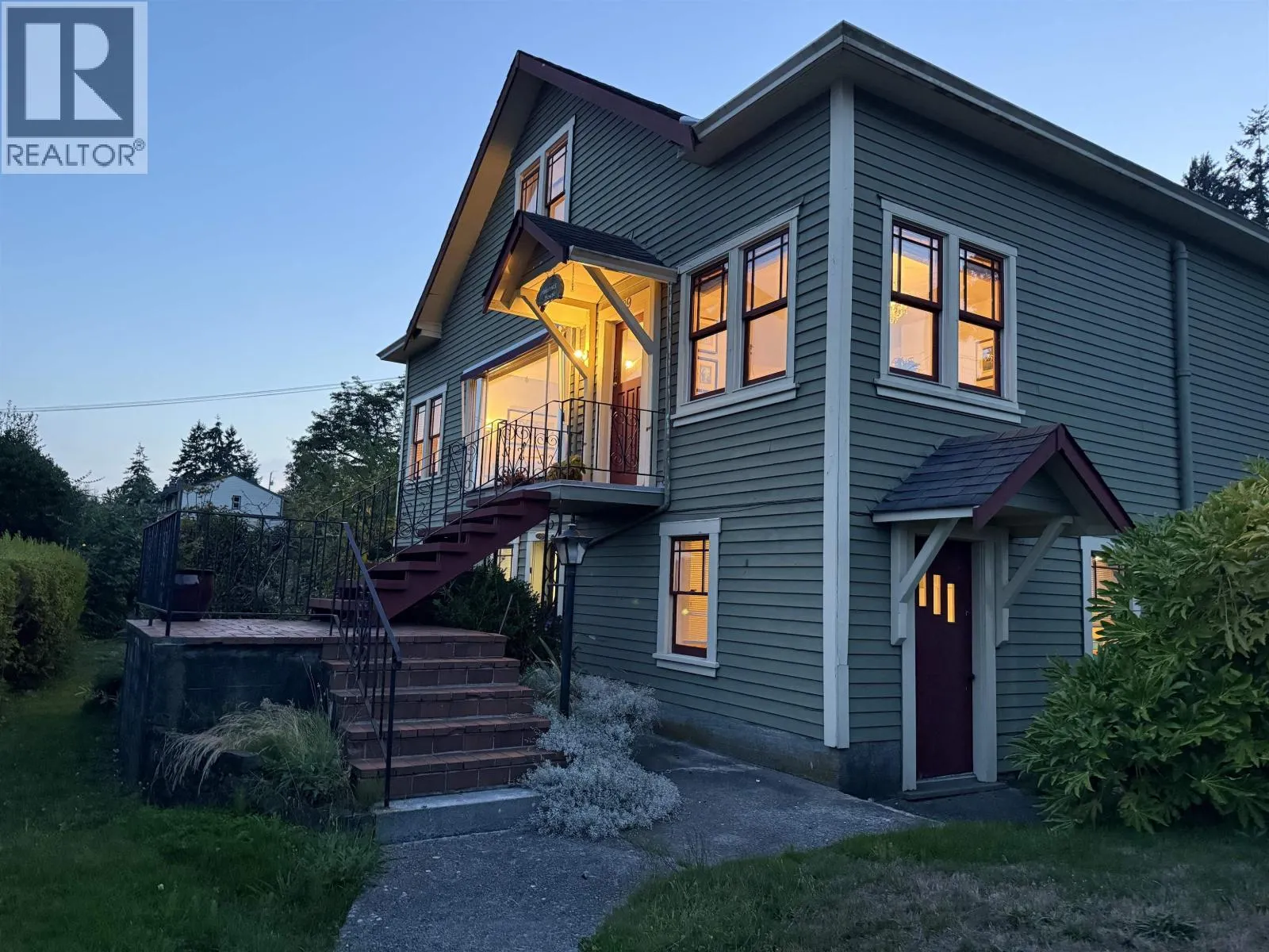 589 SEAVIEW ROAD