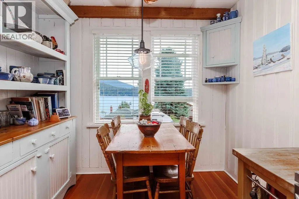 589 SEAVIEW ROAD