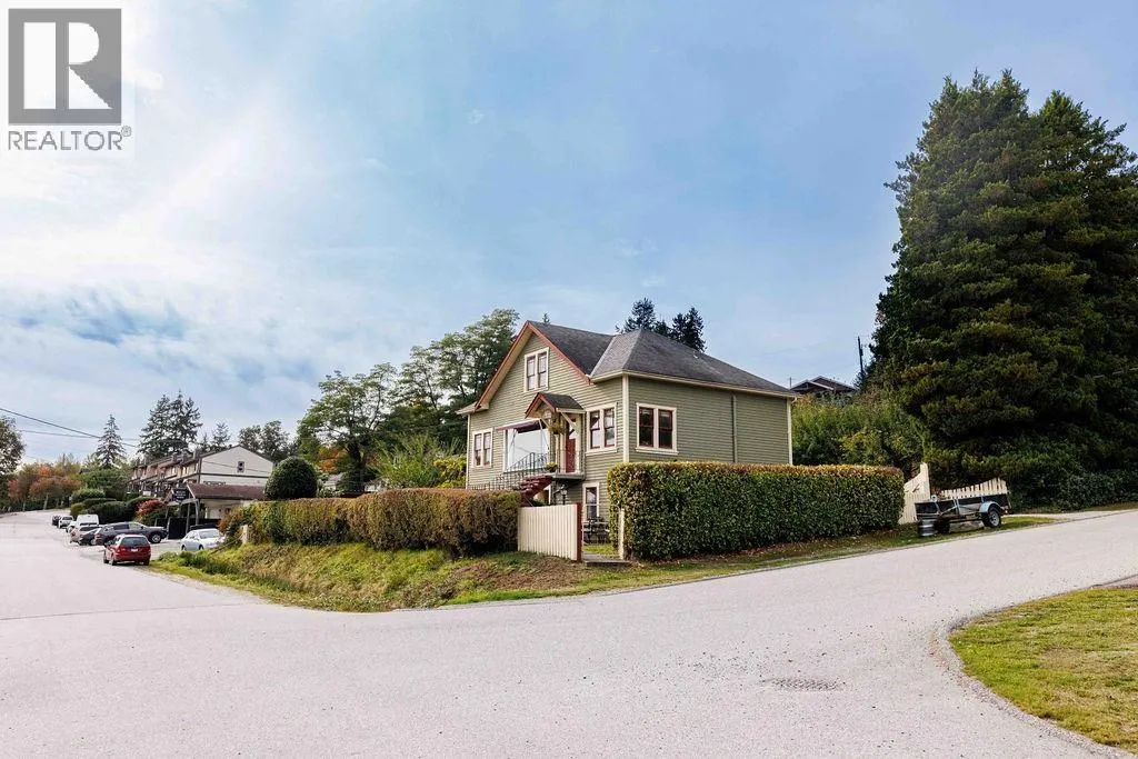 589 SEAVIEW ROAD