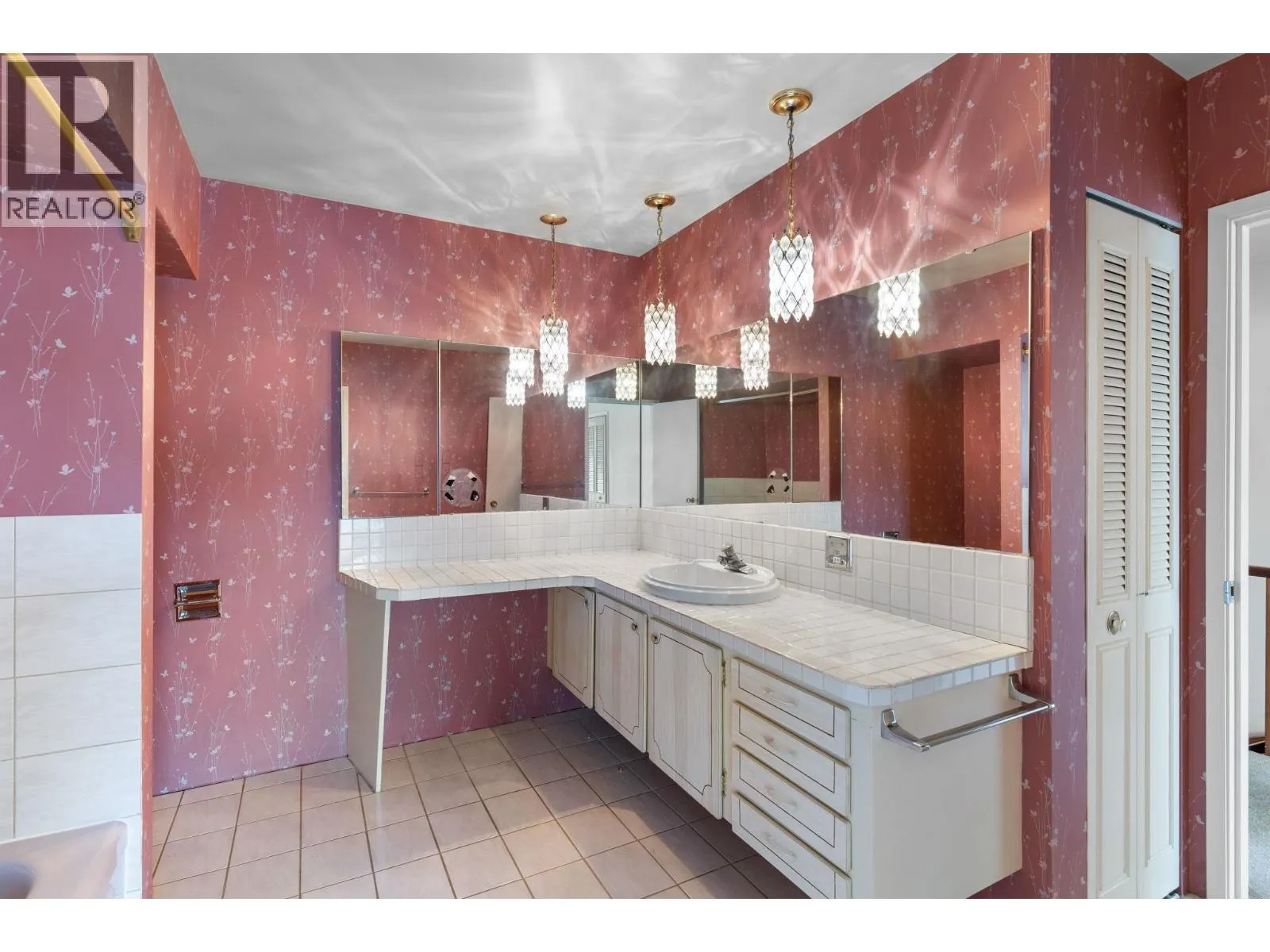 1208 ALDERSIDE ROAD