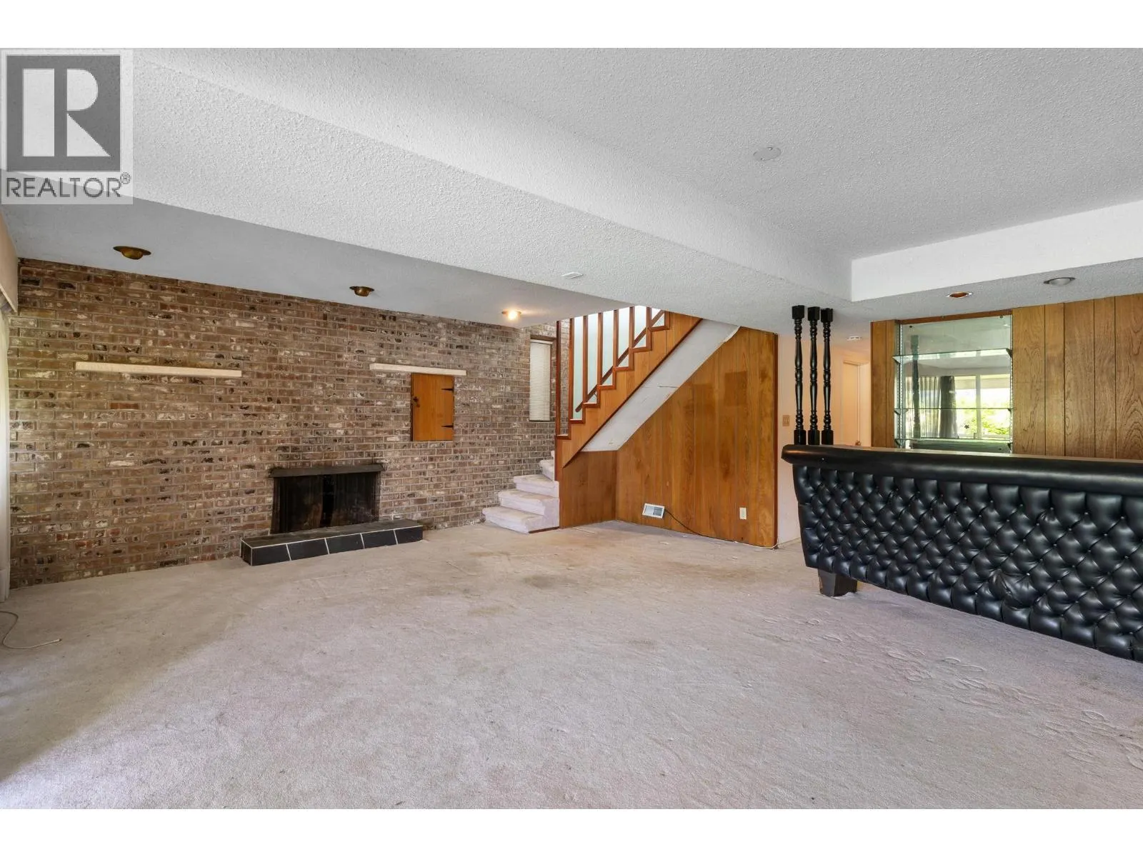1208 ALDERSIDE ROAD