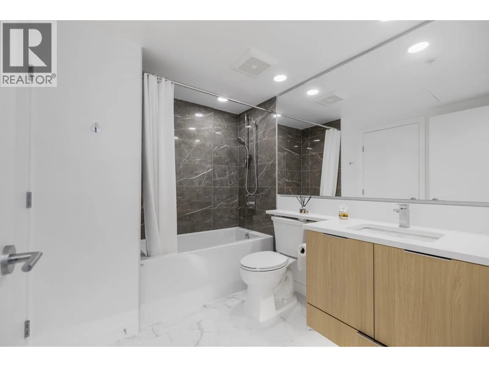 2602 7683 PARK CRESCENT