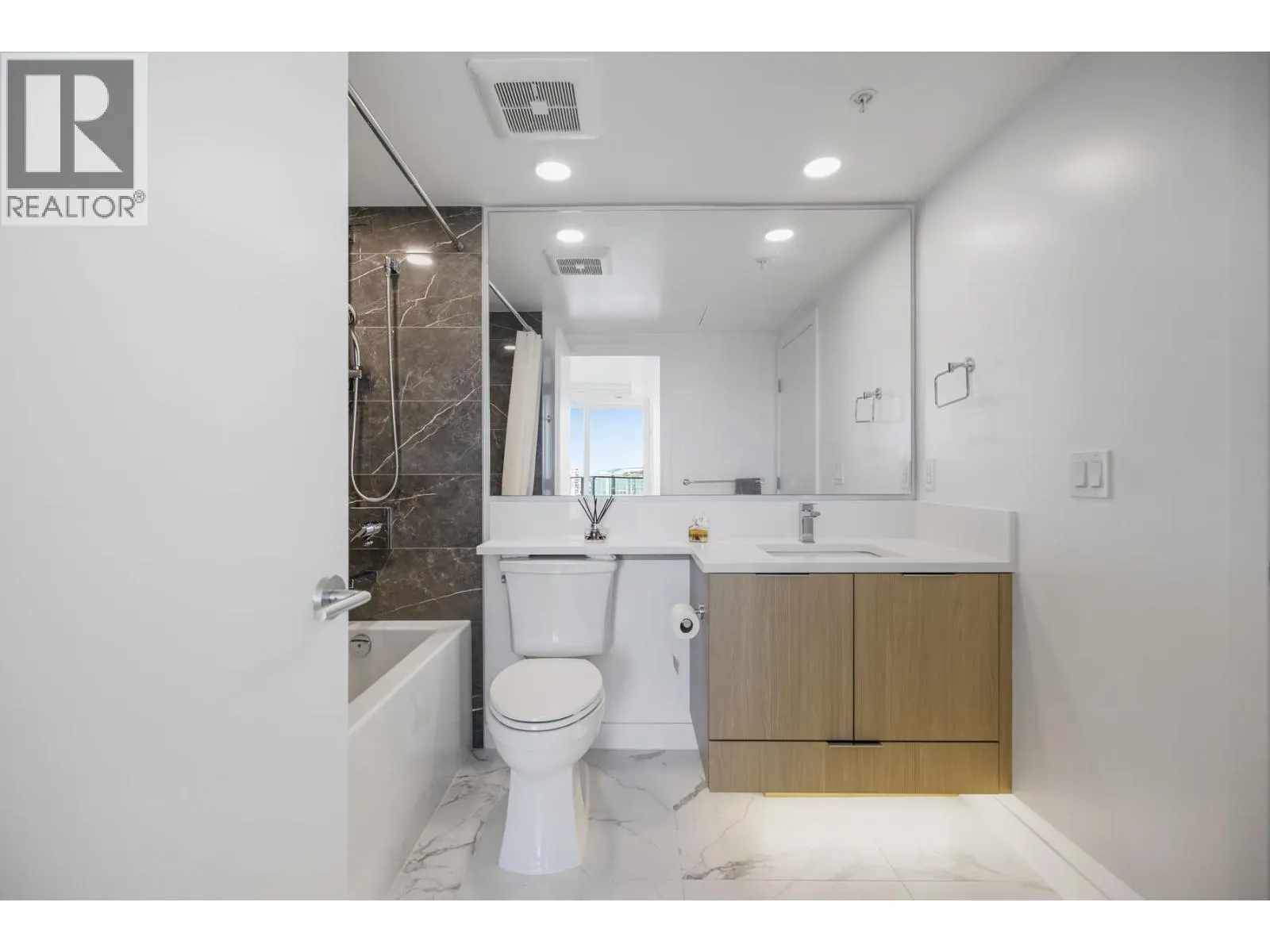 2602 7683 PARK CRESCENT