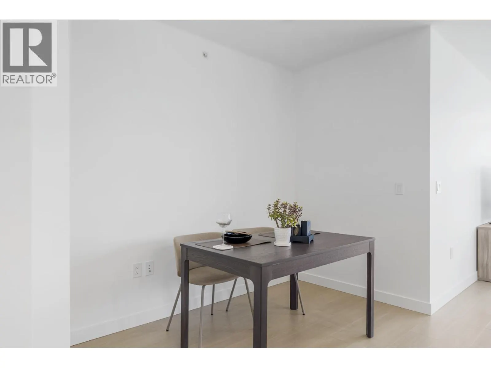 2602 7683 PARK CRESCENT