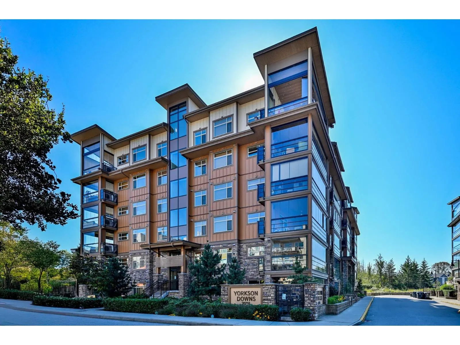 B222 20716 WILLOUGHBY TOWN CENTER DRIVE