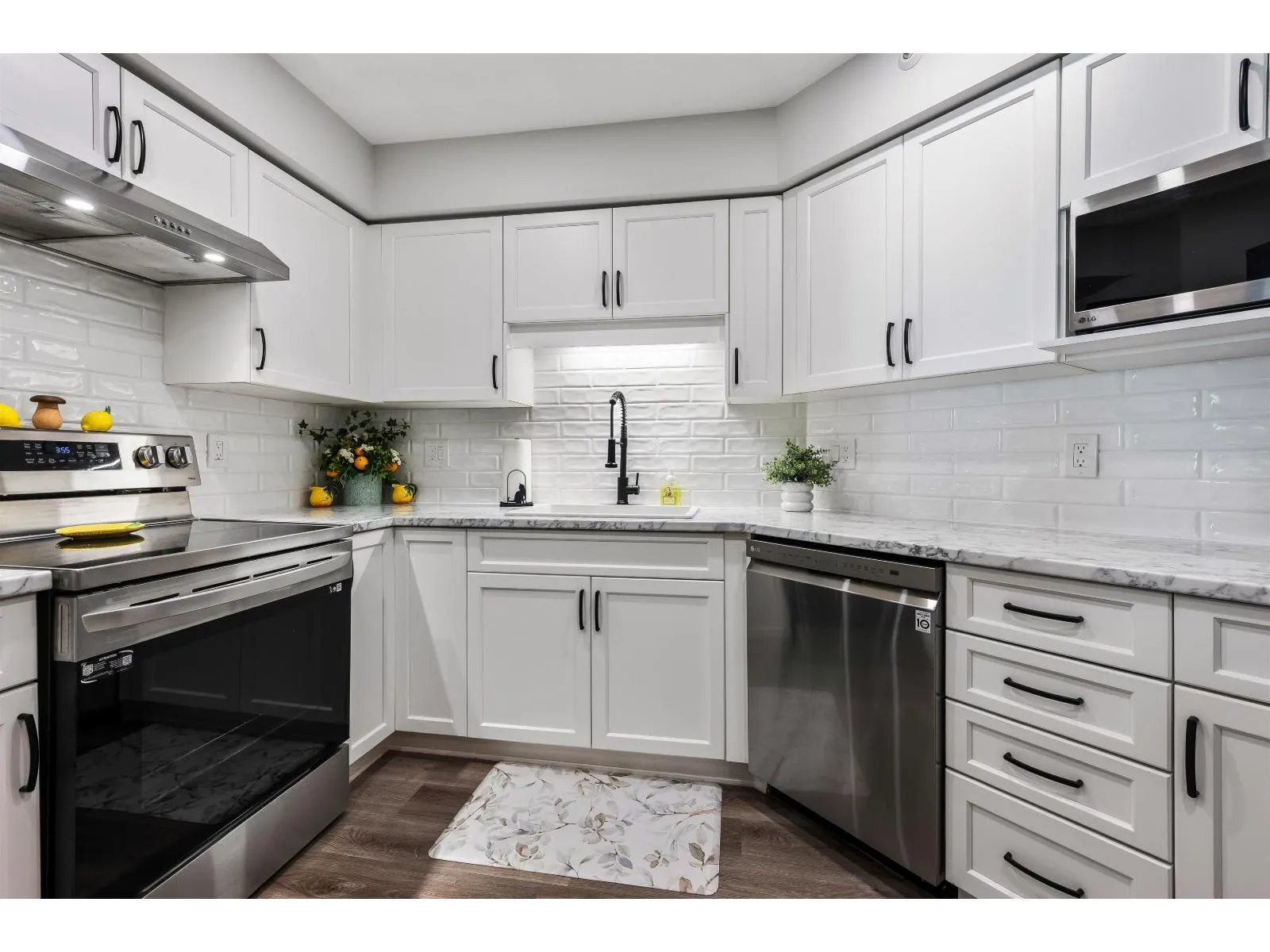 210 20976 56 AVENUE