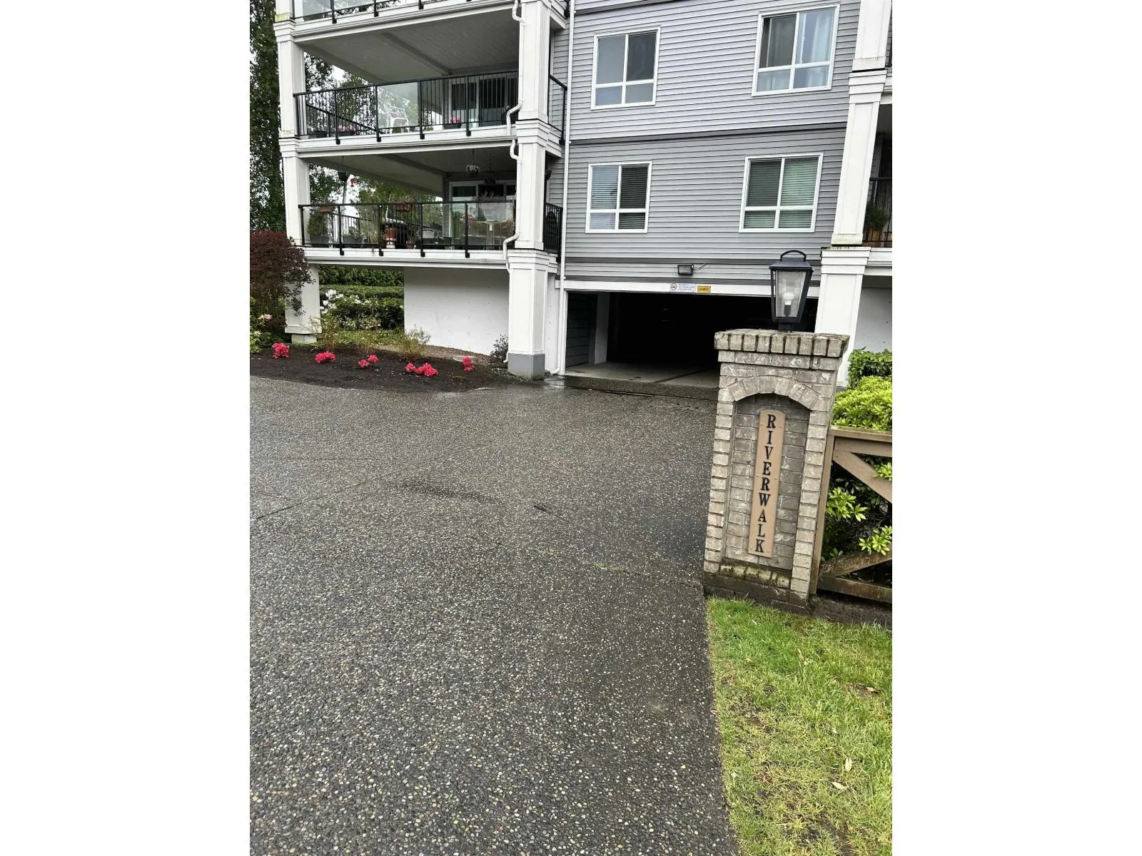 210 20976 56 AVENUE