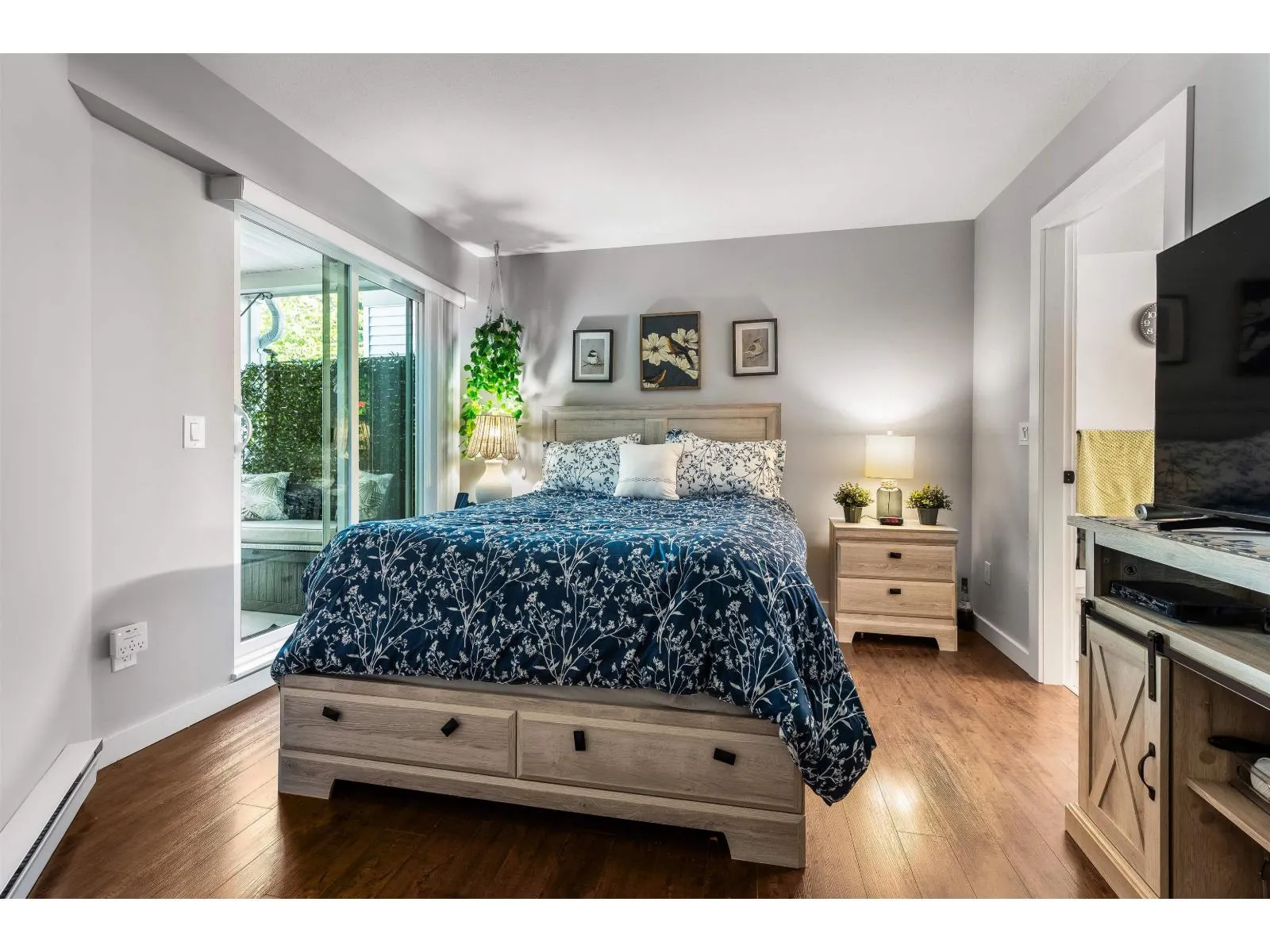 210 20976 56 AVENUE