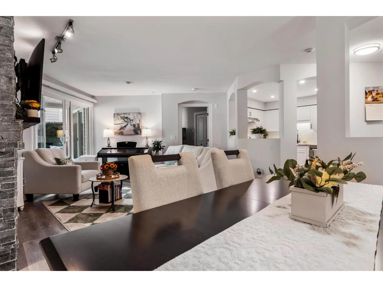 210 20976 56 AVENUE