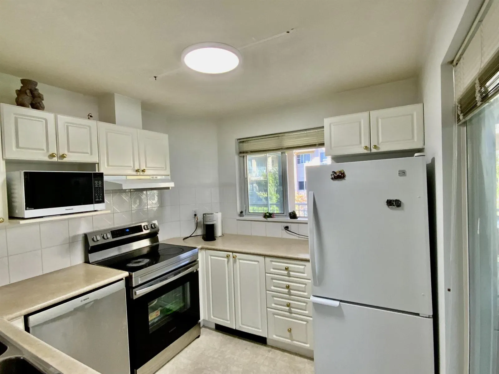 213 13727 74 AVENUE