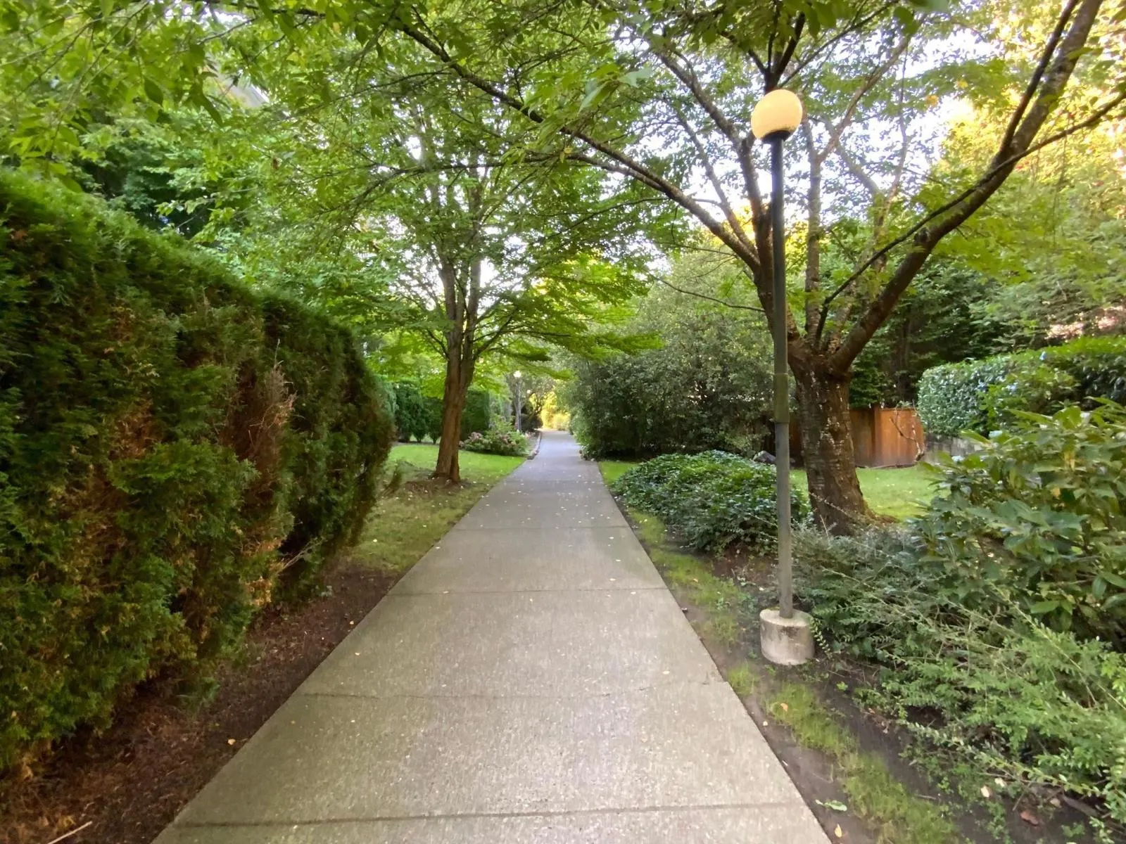 213 13727 74 AVENUE