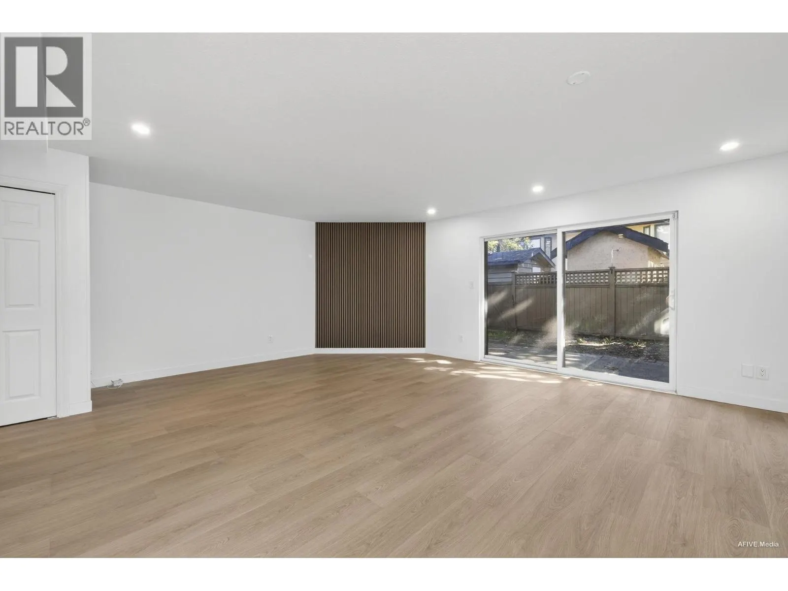 35 6100 TIFFANY BOULEVARD