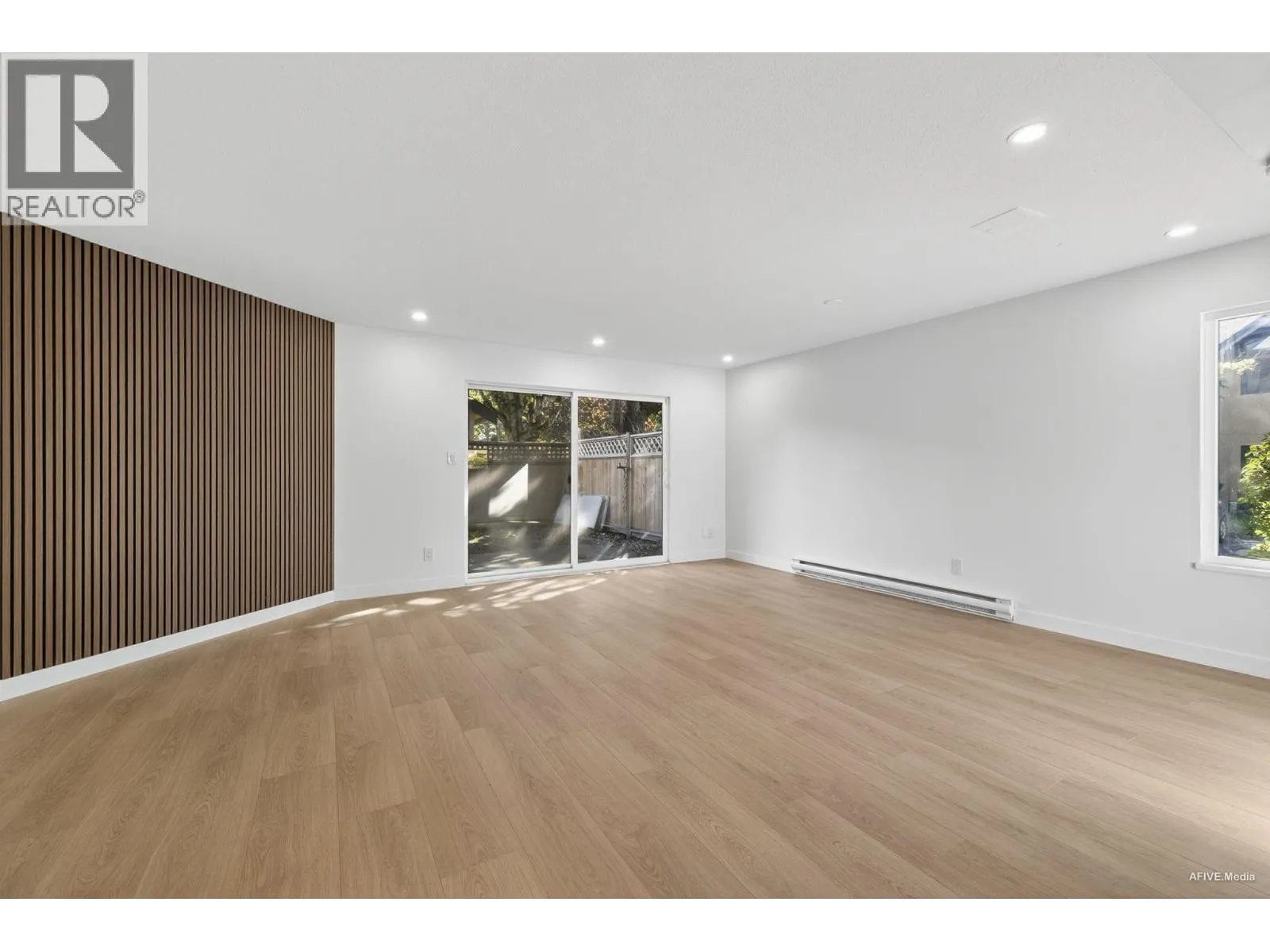 35 6100 TIFFANY BOULEVARD