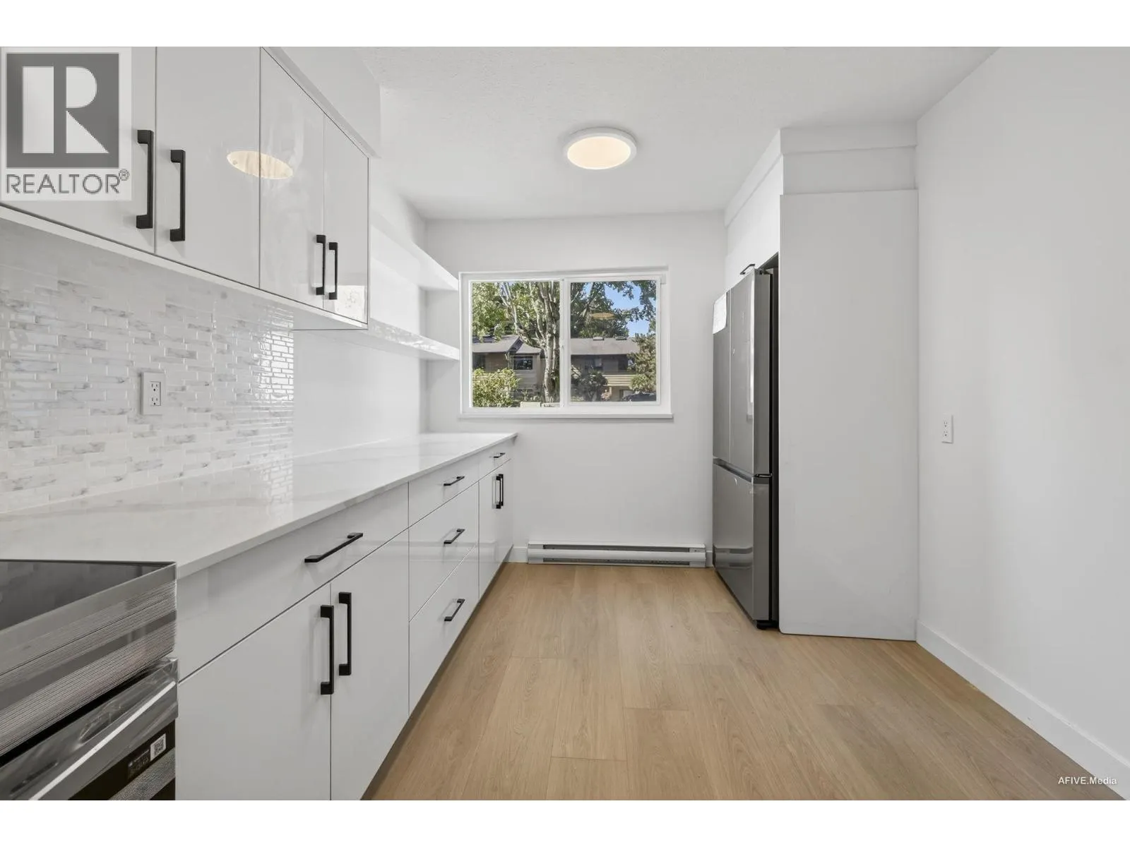 35 6100 TIFFANY BOULEVARD