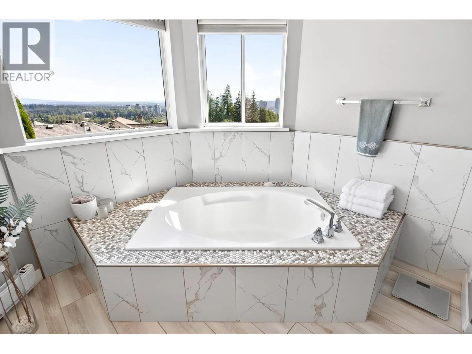 1347 NAPIER PLACE