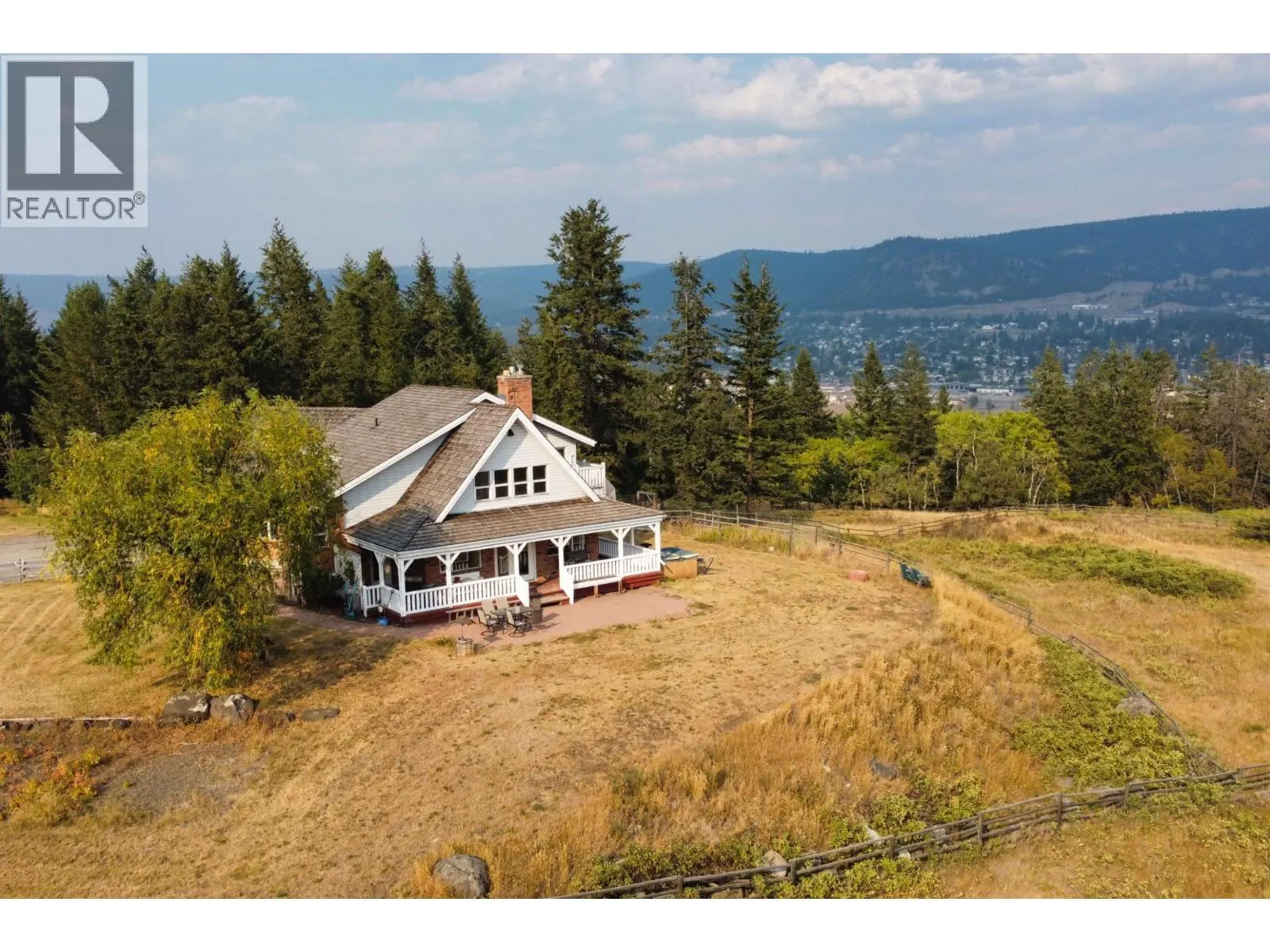 400 WOODLAND DRIVE
