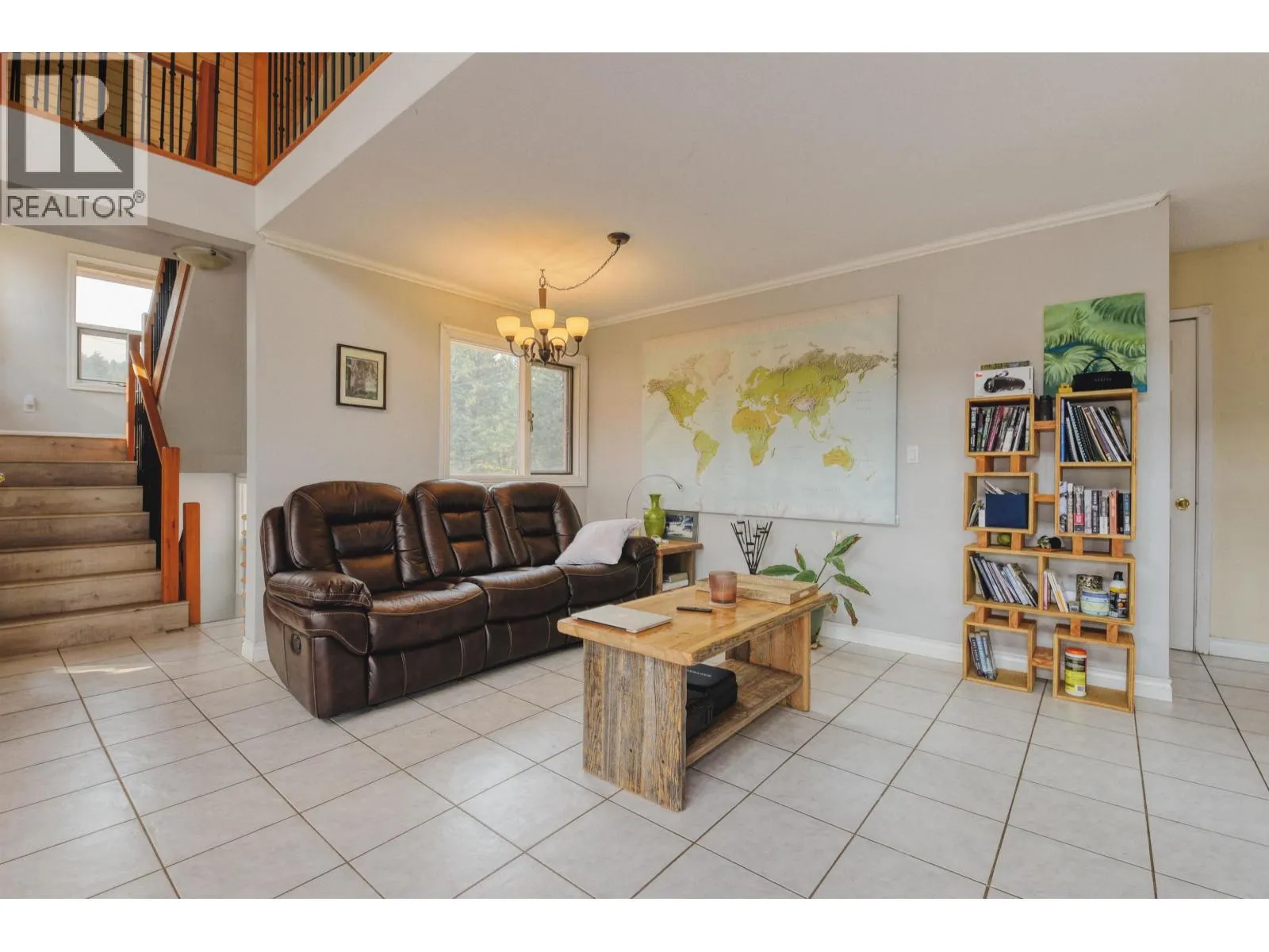 400 WOODLAND DRIVE