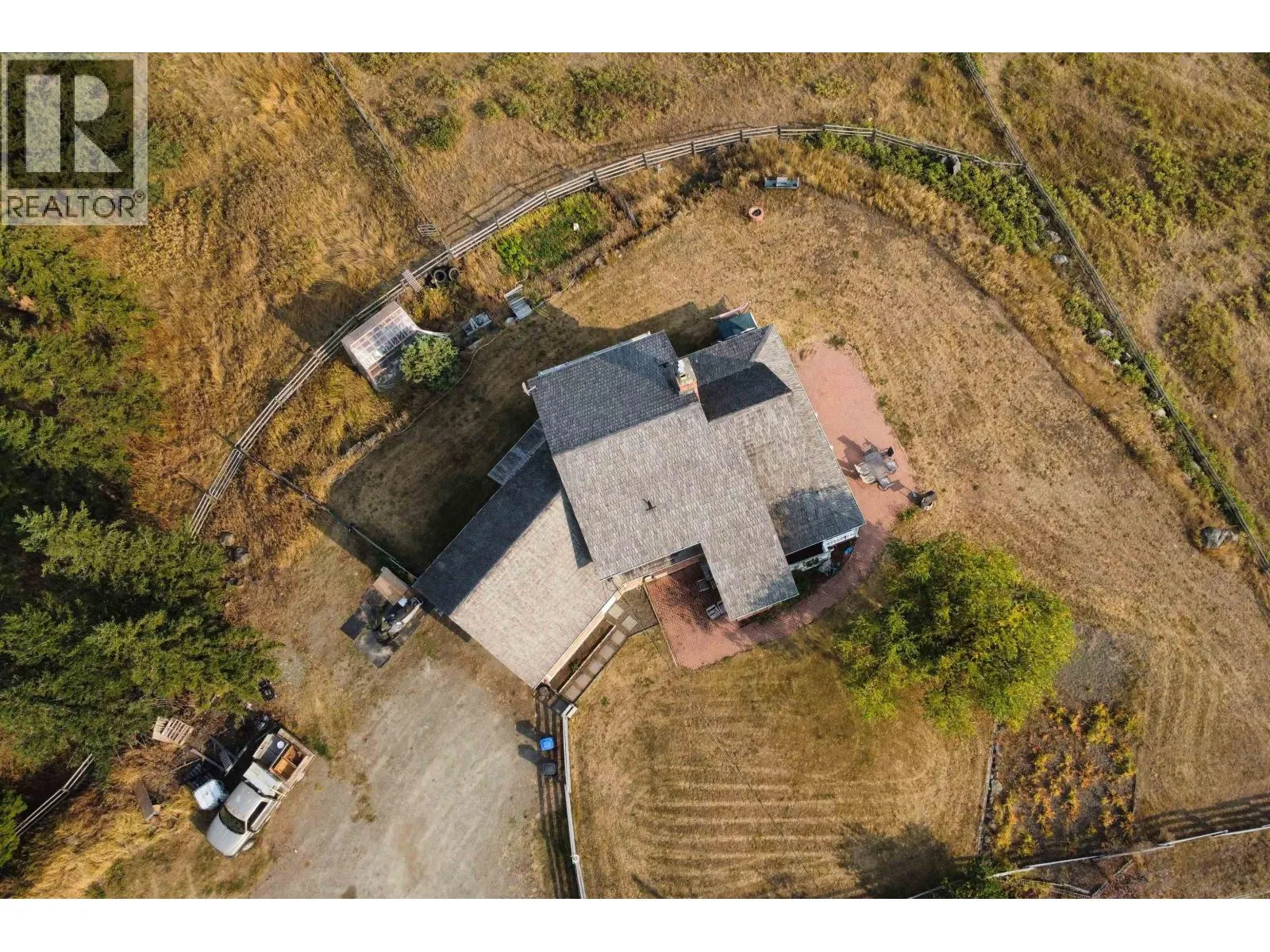 400 WOODLAND DRIVE