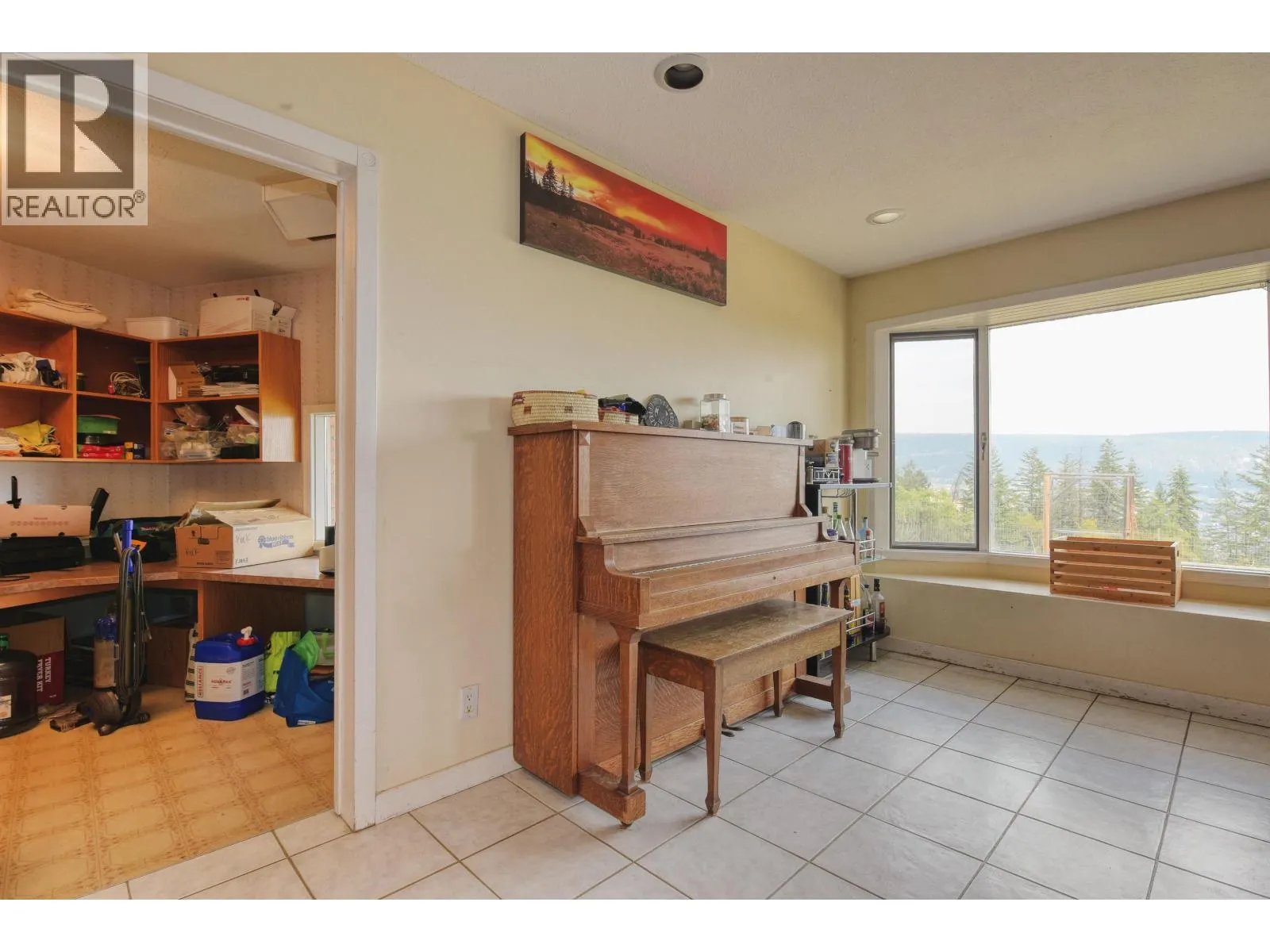 400 WOODLAND DRIVE