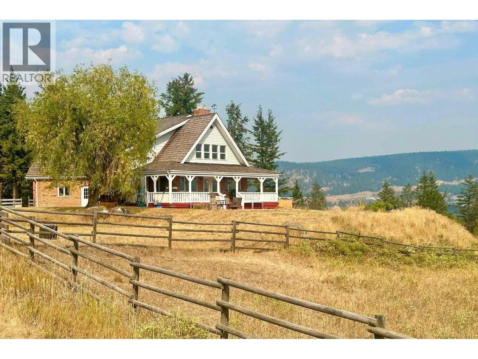 400 WOODLAND DRIVE