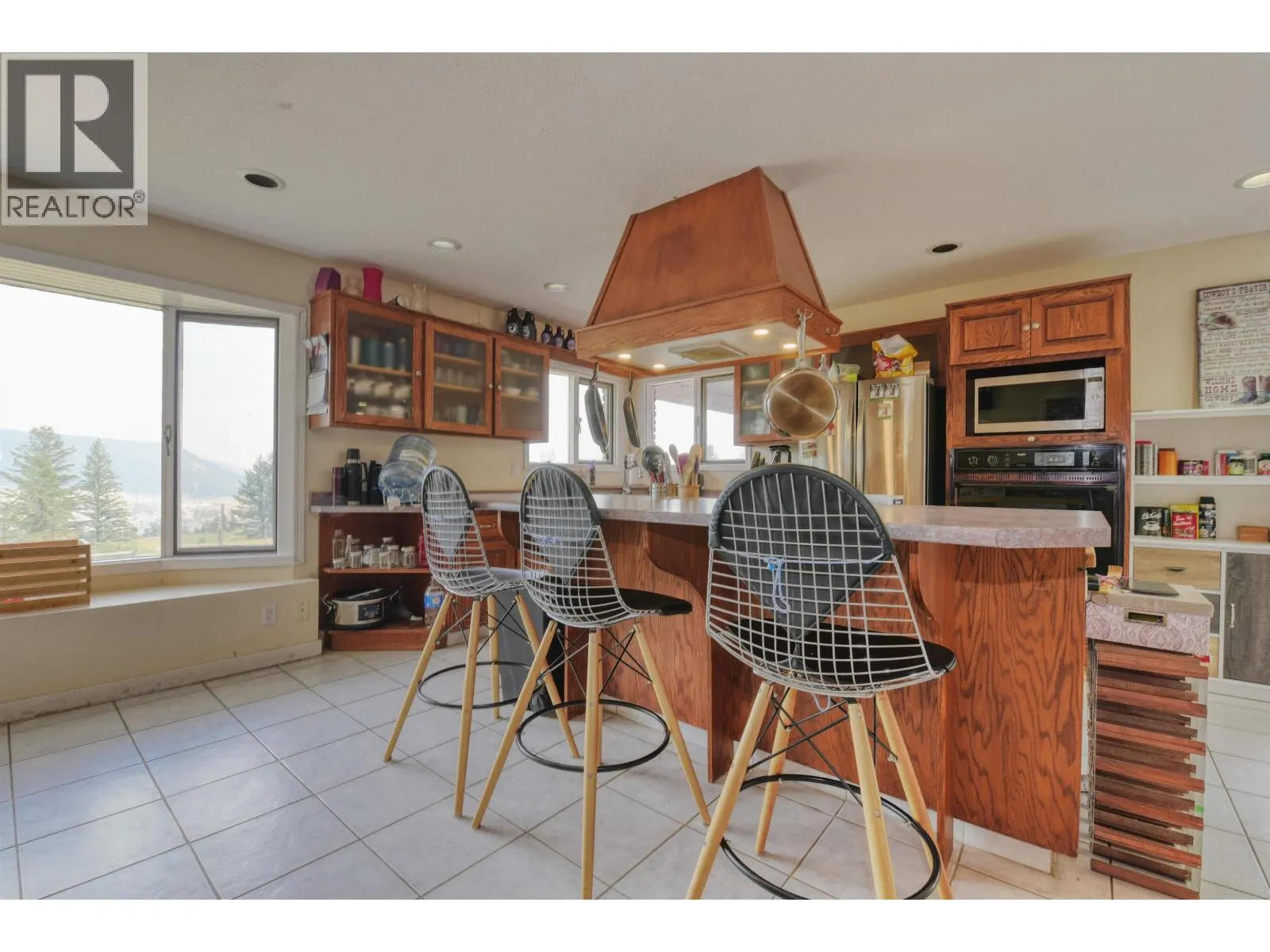 400 WOODLAND DRIVE