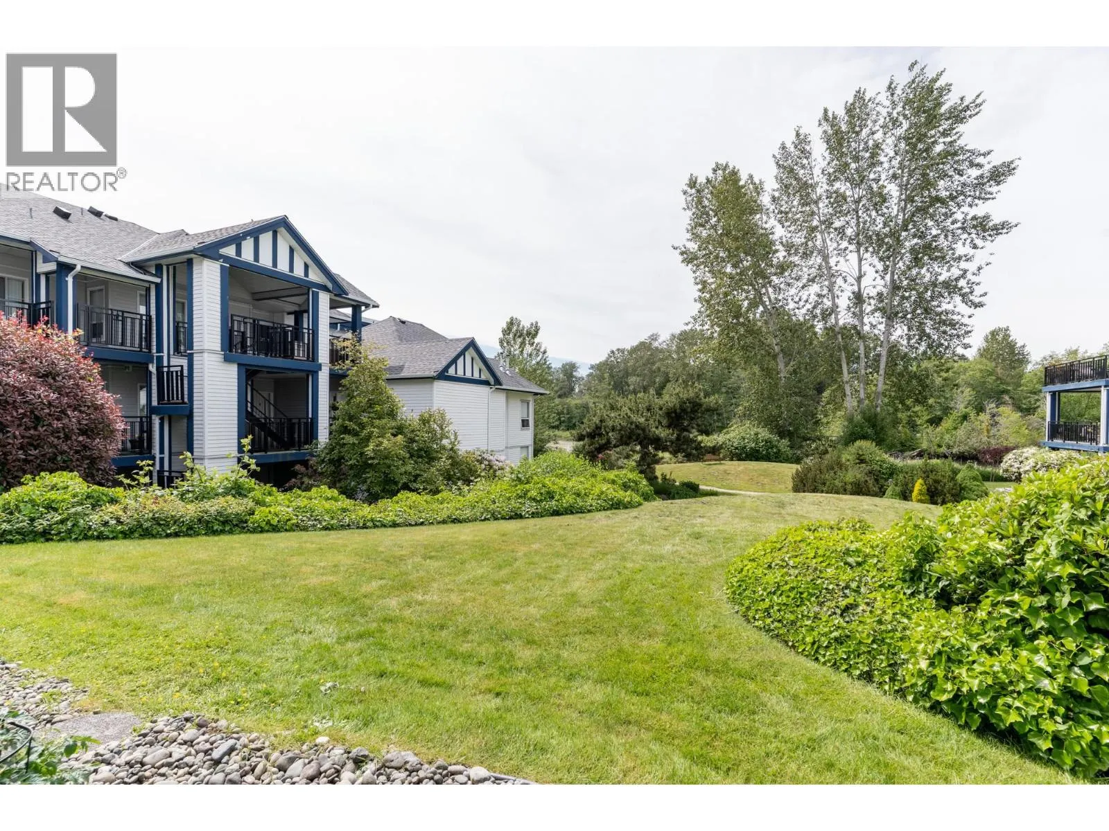 306 4955 RIVER ROAD