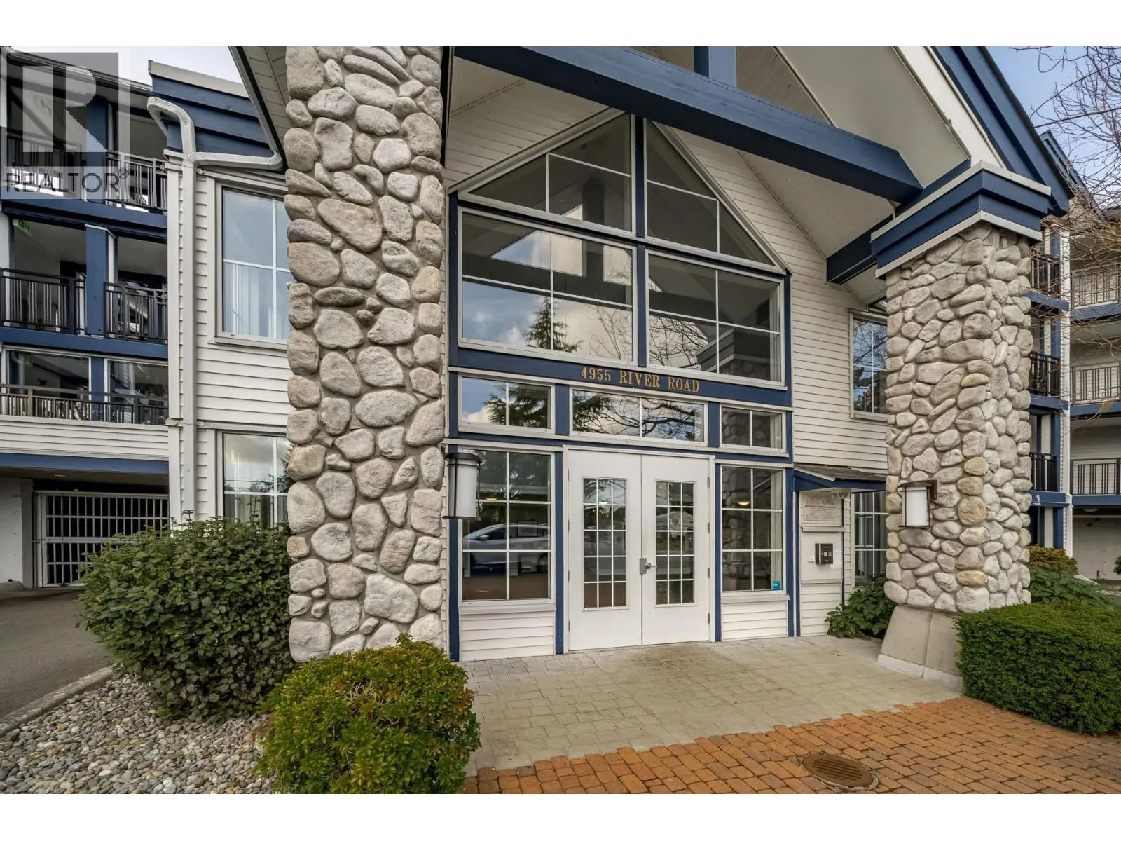 306 4955 RIVER ROAD