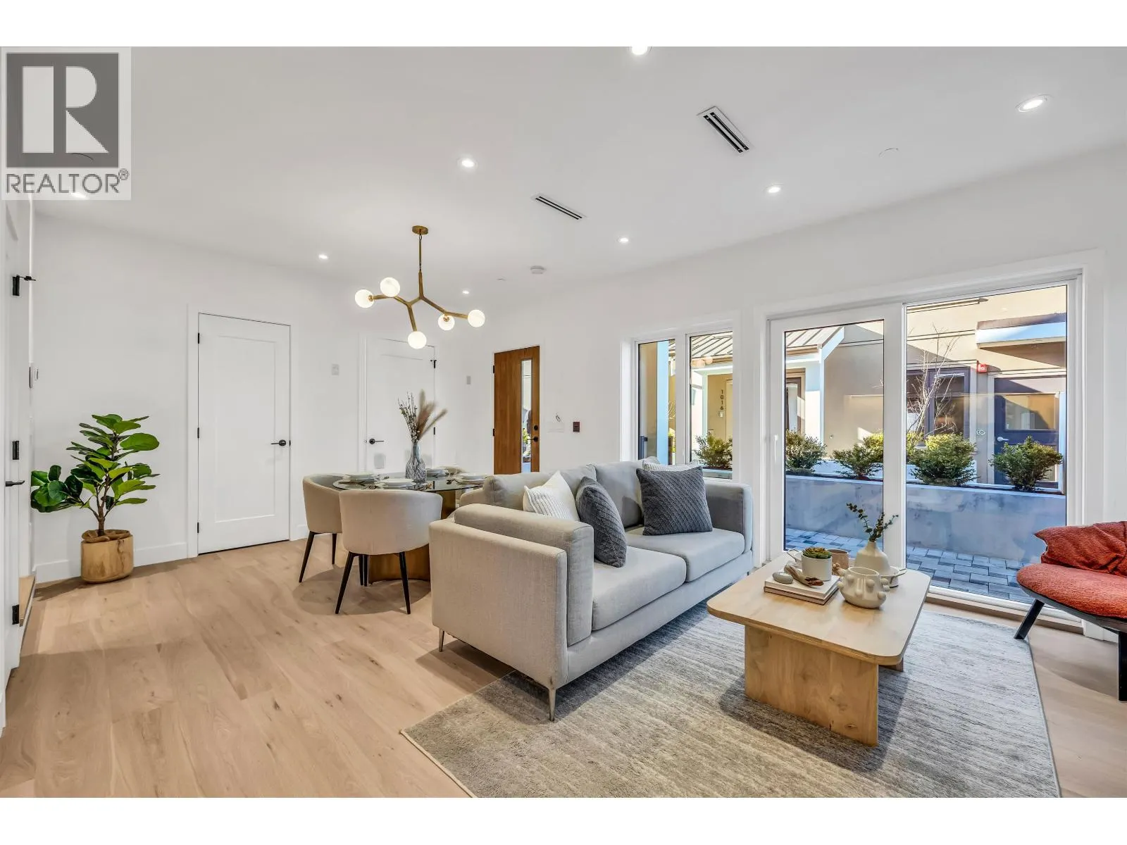 1008 W 52ND AVENUE