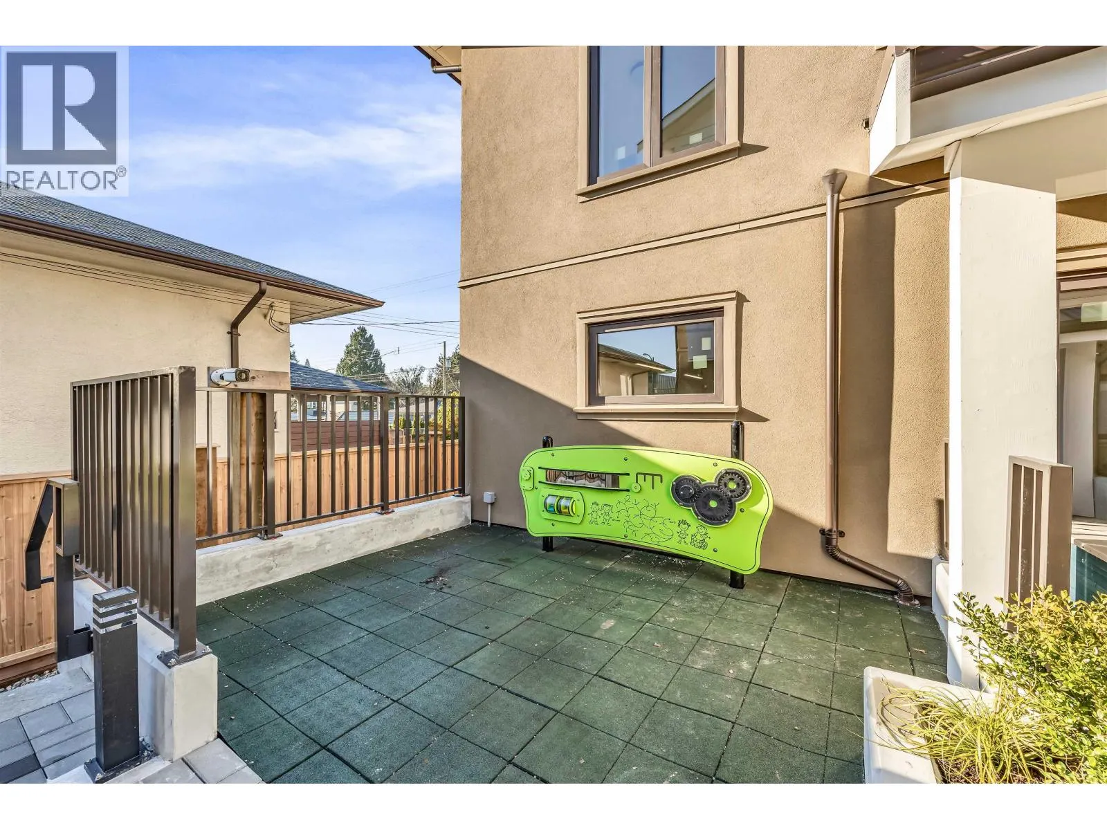 1008 W 52ND AVENUE