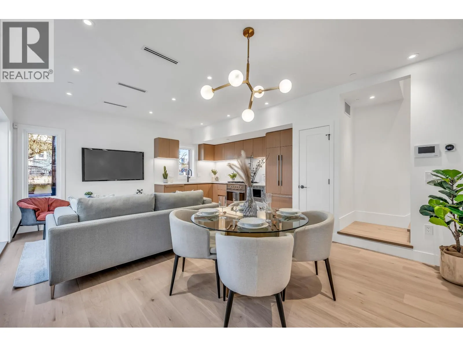 1008 W 52ND AVENUE