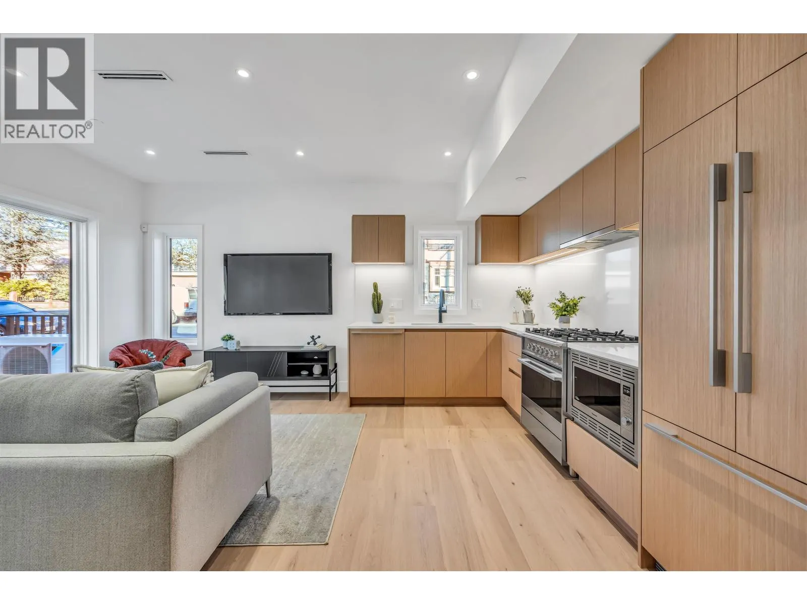 1008 W 52ND AVENUE