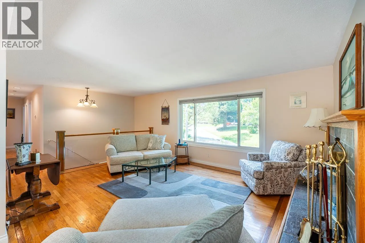 2283 PARK CRESCENT
