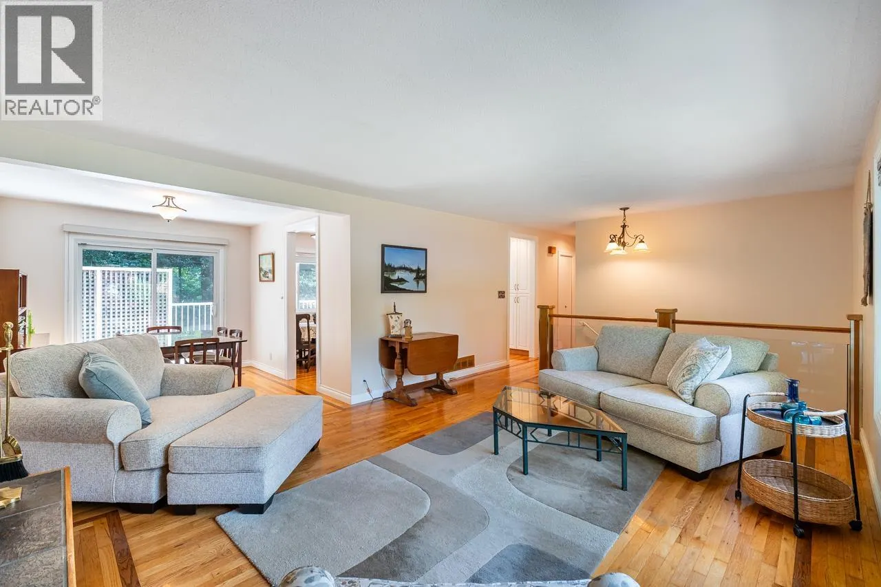 2283 PARK CRESCENT