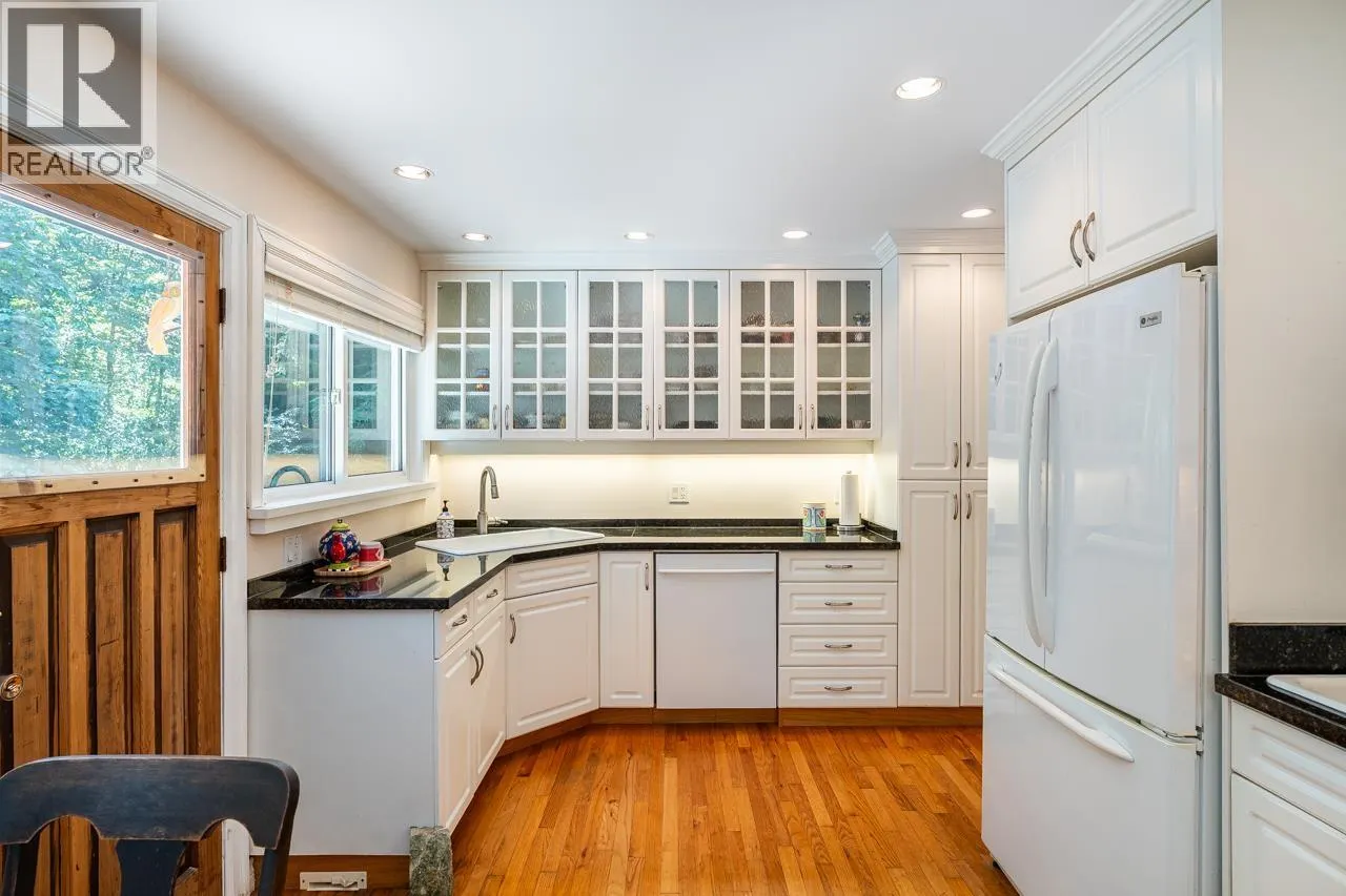 2283 PARK CRESCENT