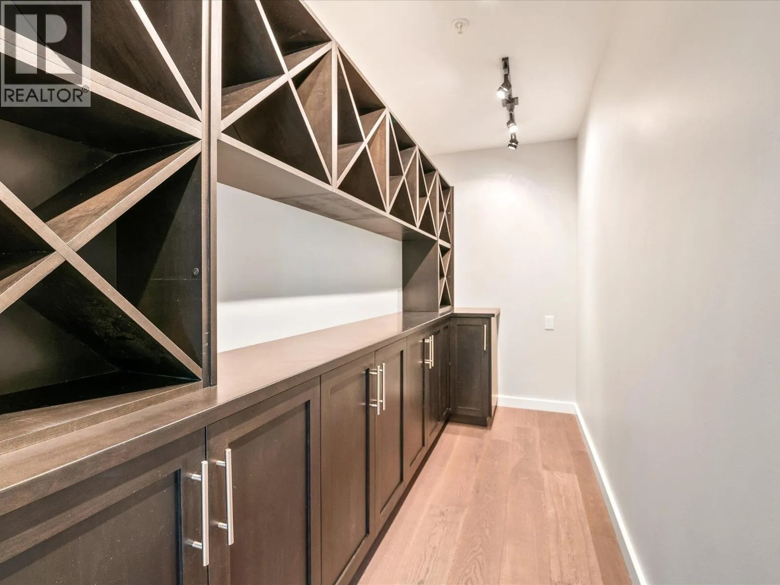 40885 THE CRESCENT