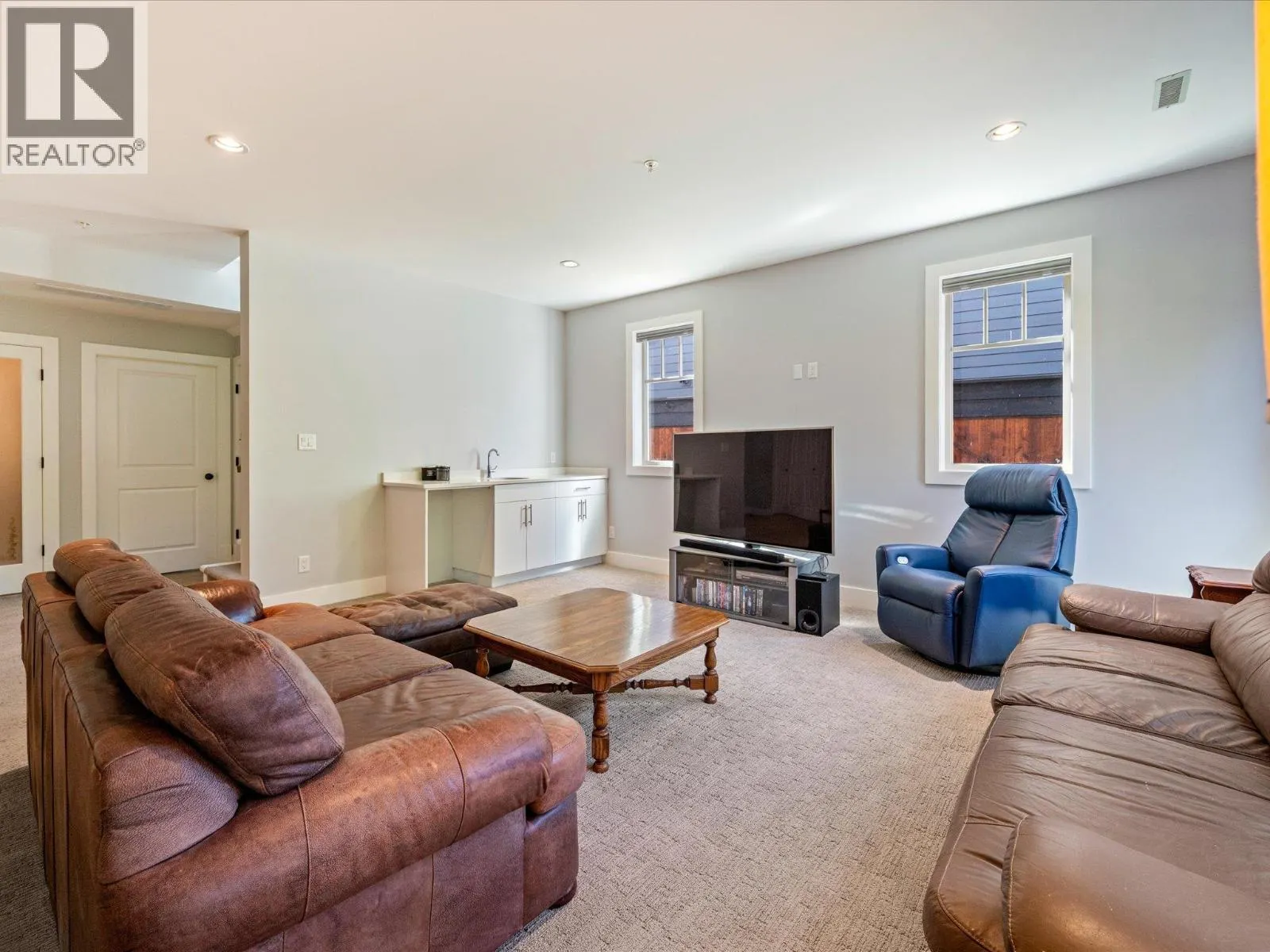 40885 THE CRESCENT