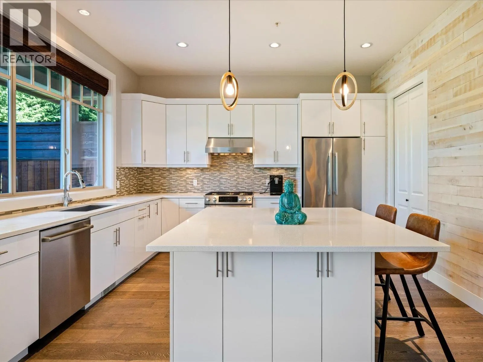 40885 THE CRESCENT
