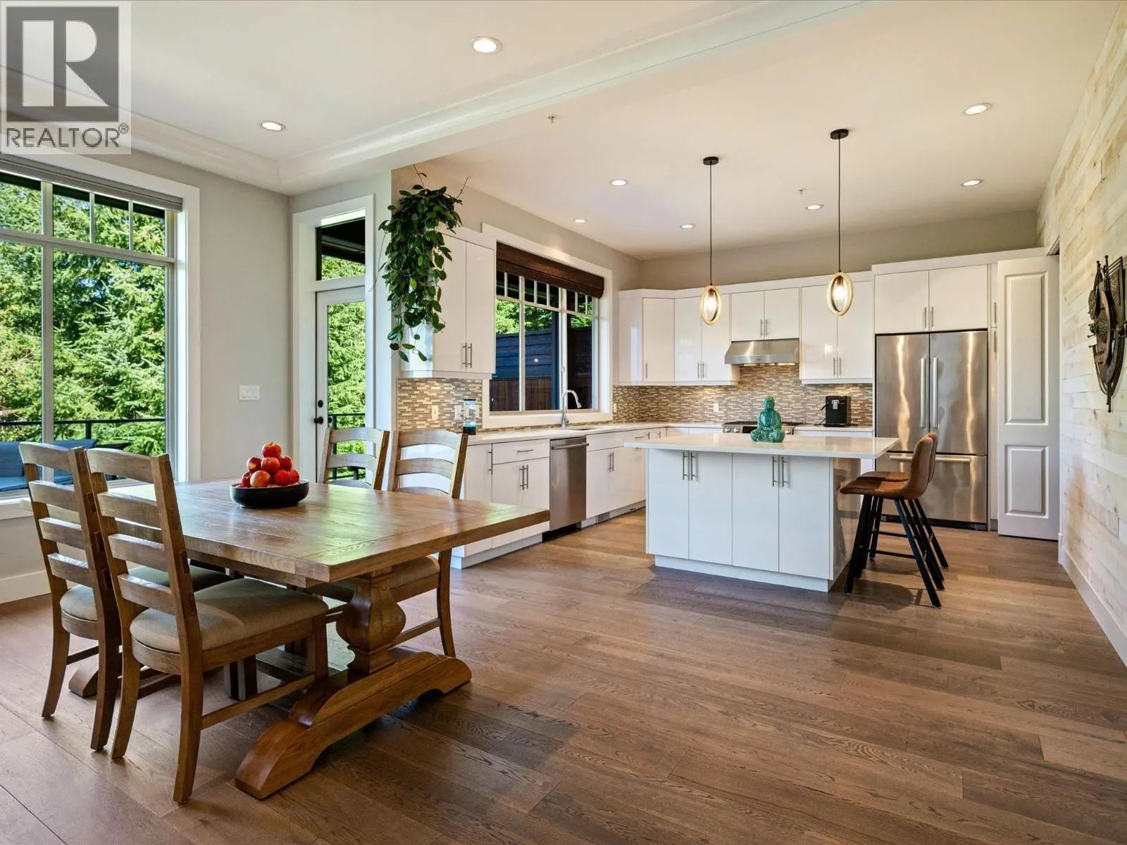 40885 THE CRESCENT