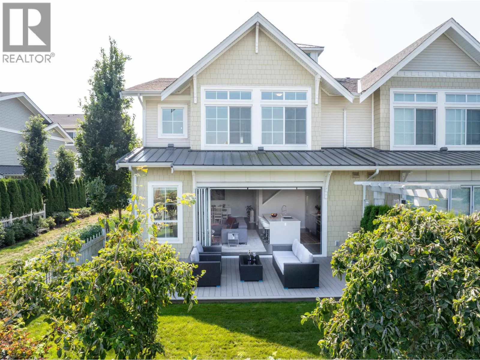 2 5551 ADMIRAL WAY