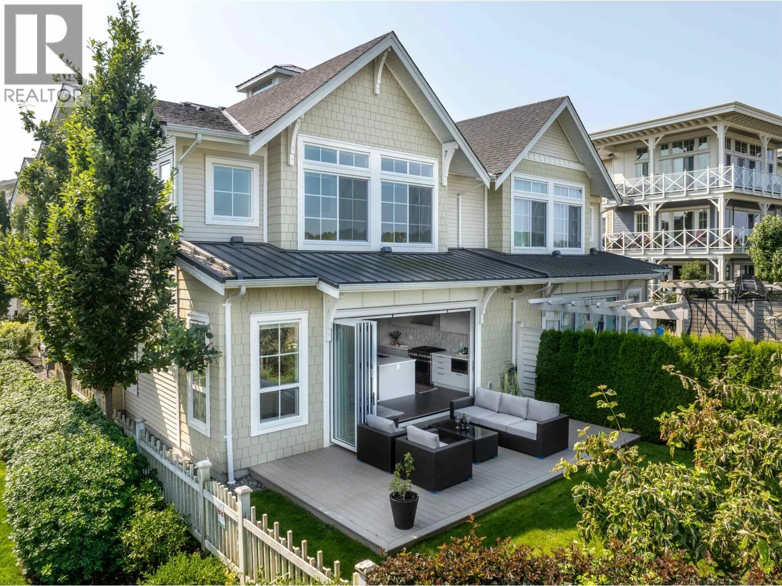 2 5551 ADMIRAL WAY