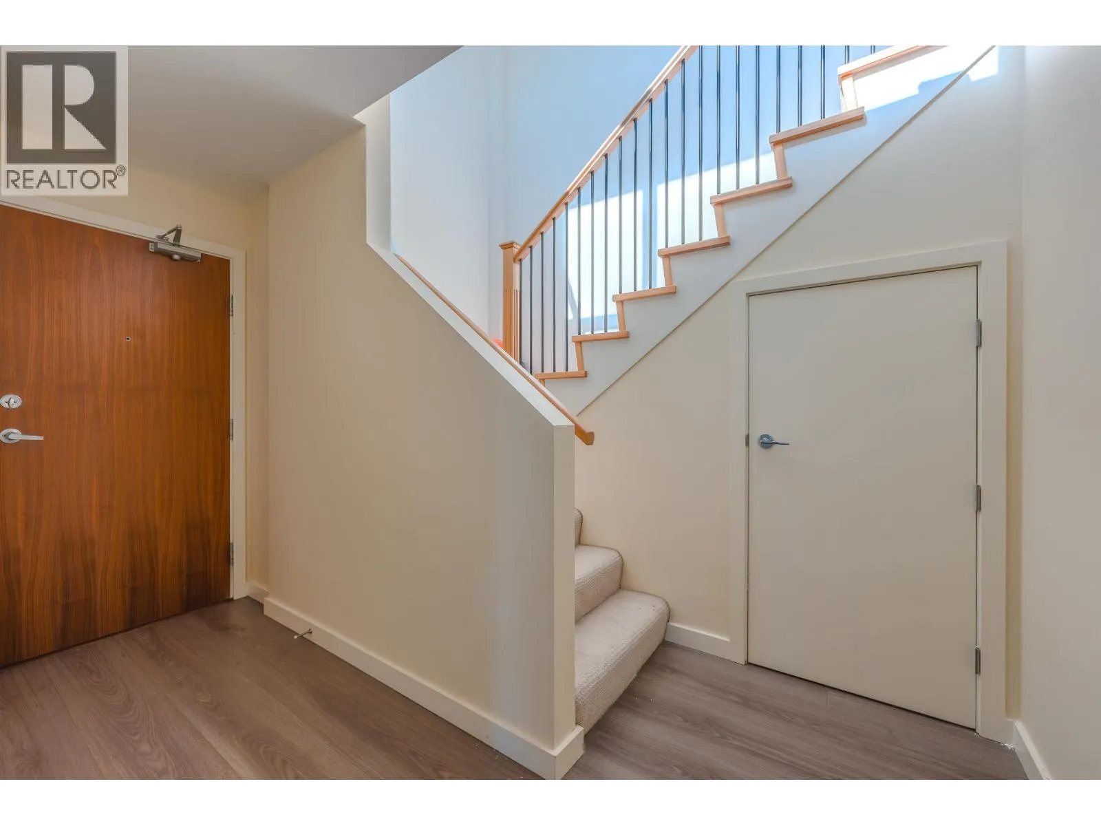 PH 1705 8677 CAPSTAN WAY