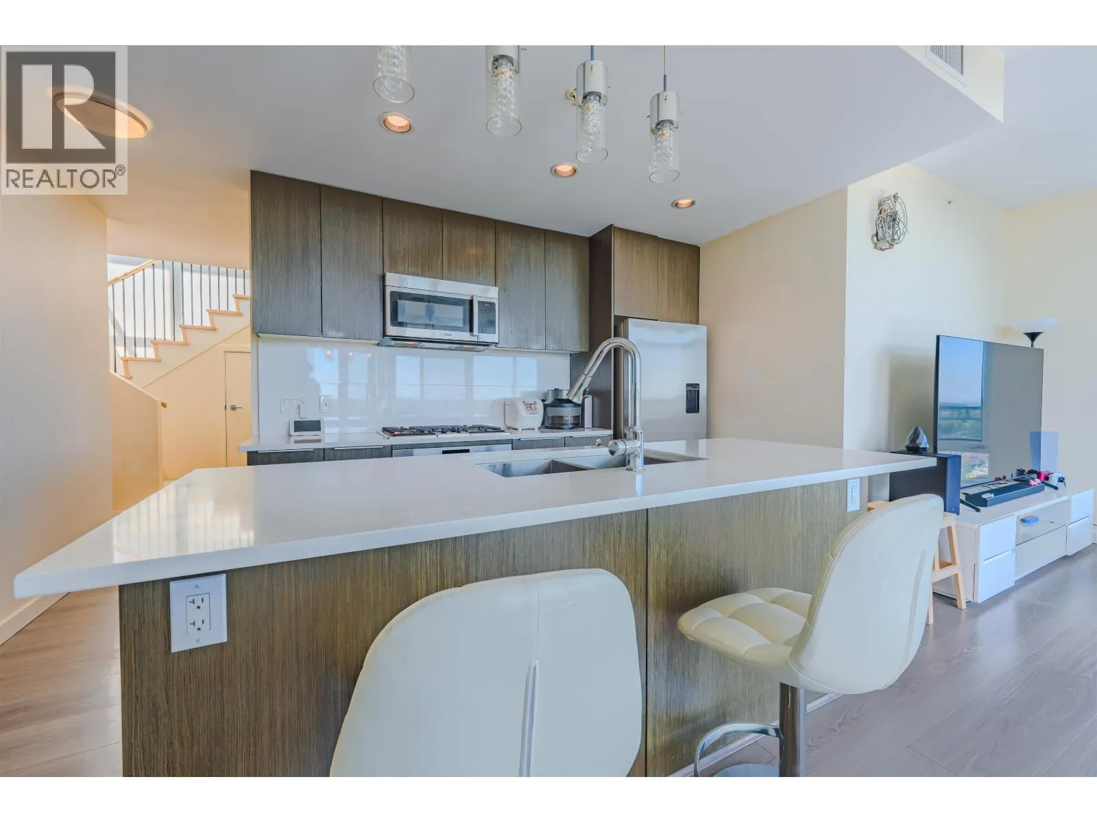 PH 1705 8677 CAPSTAN WAY